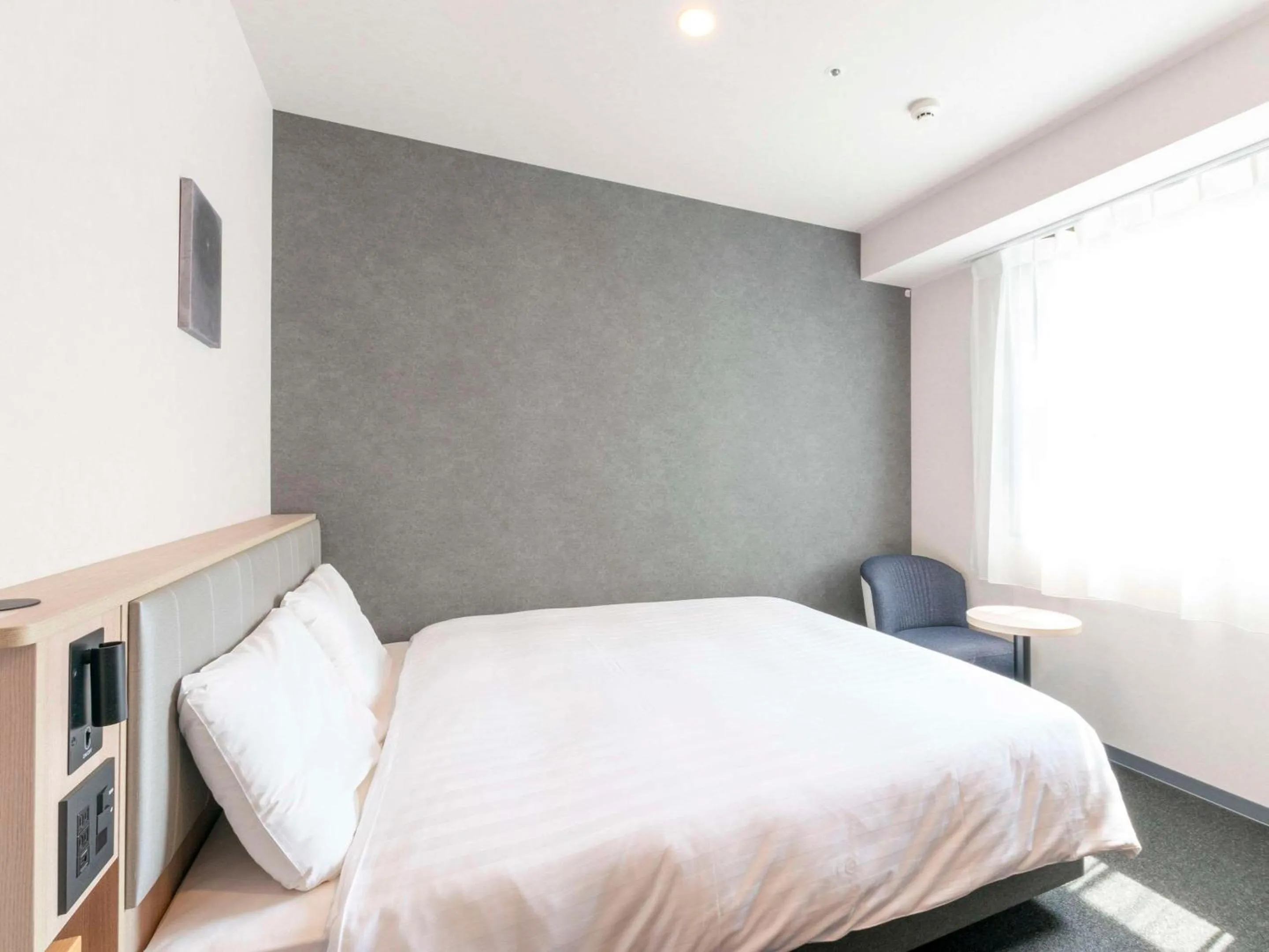 Bedroom, Bed in Comfort Hotel Nagoya Meiekiminami