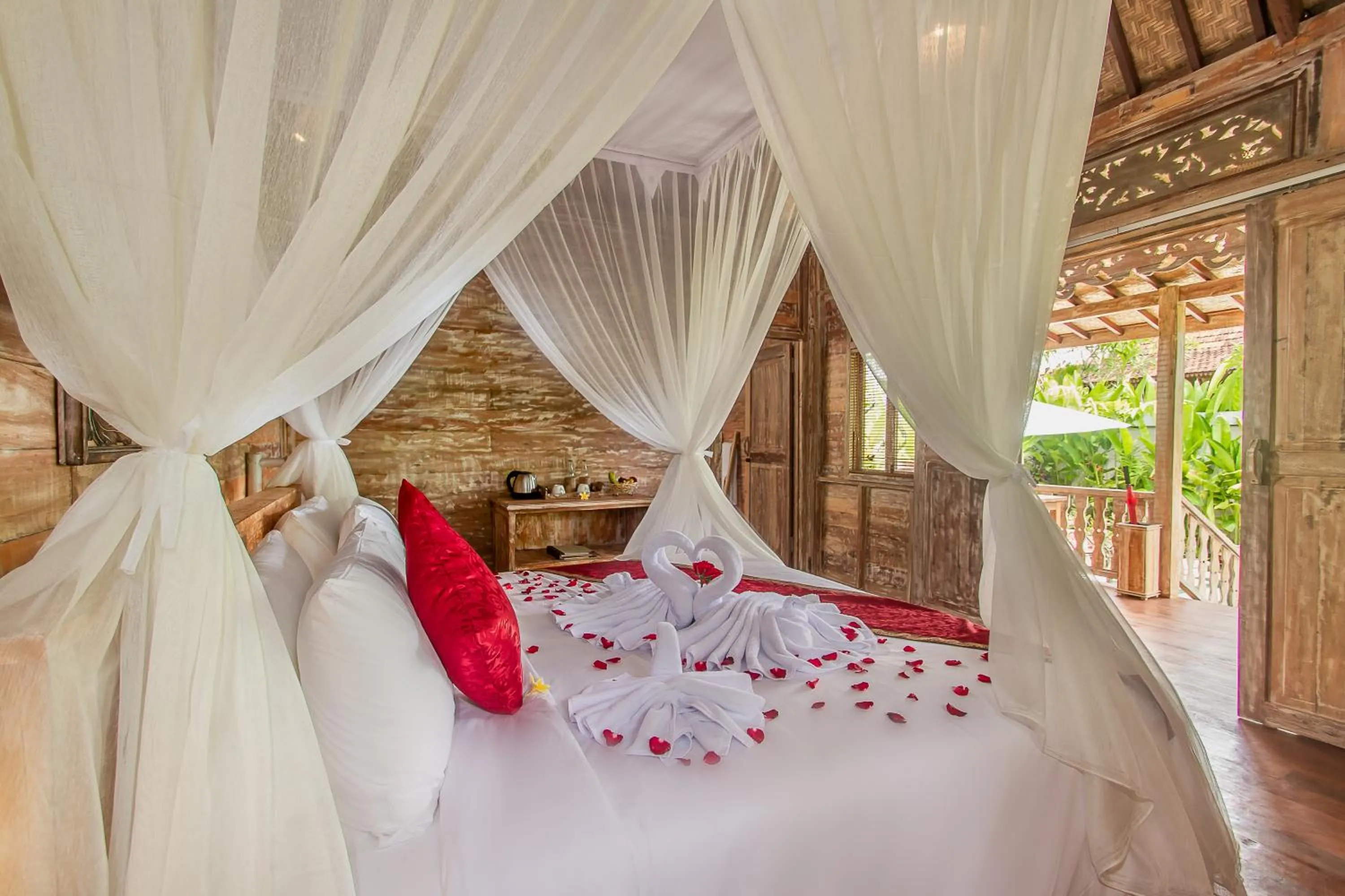 Bed in Aswanaya Villas Ubud