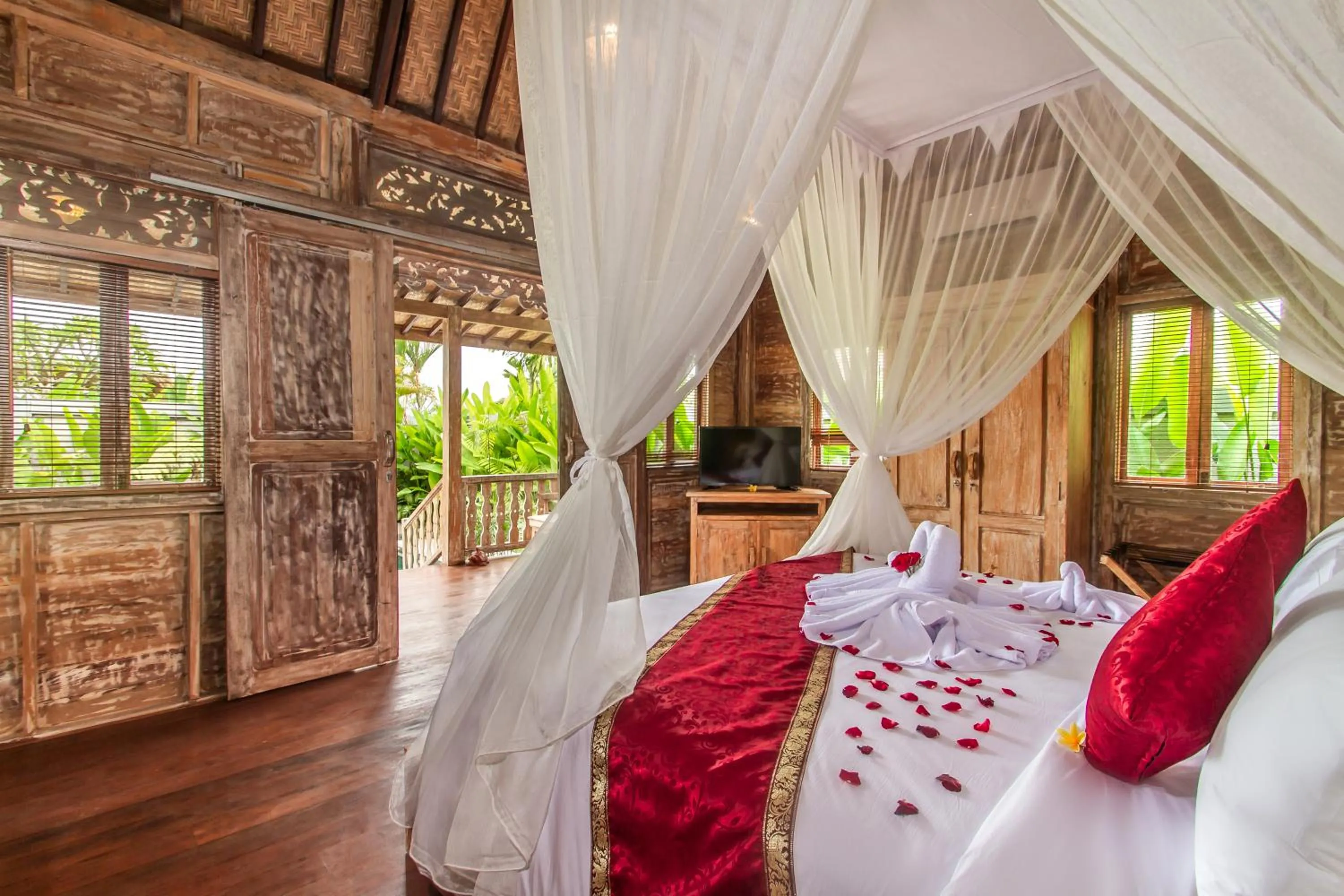 Bed in Aswanaya Villas Ubud