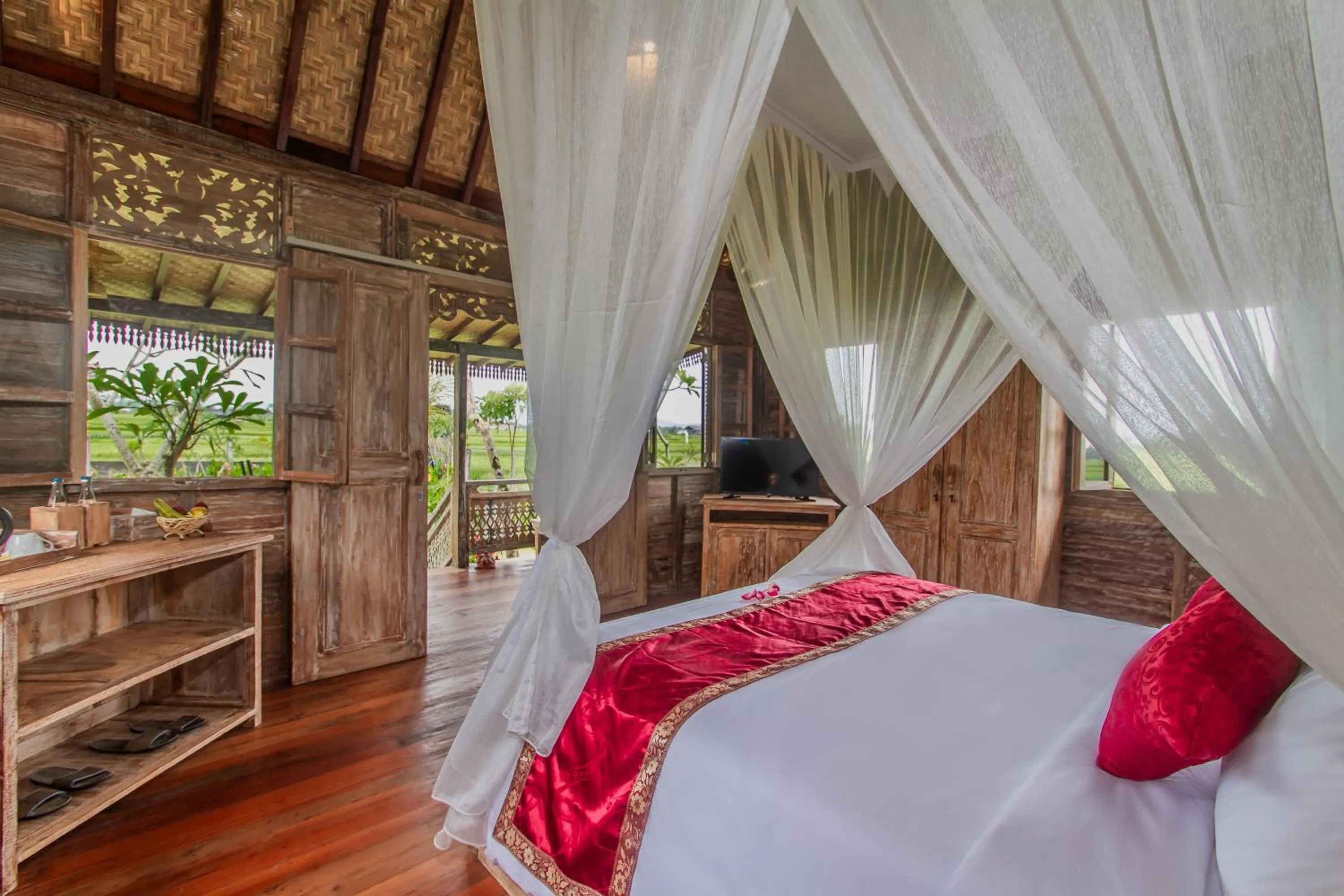 Photo of the whole room, Bed in Aswanaya Villas Ubud