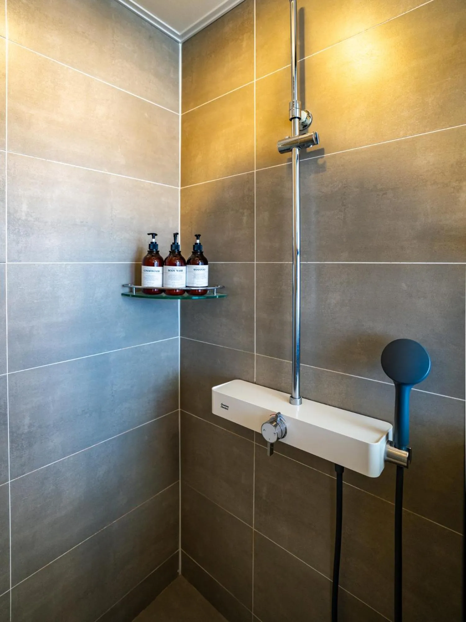 Shower in Tamara Jeju hotel