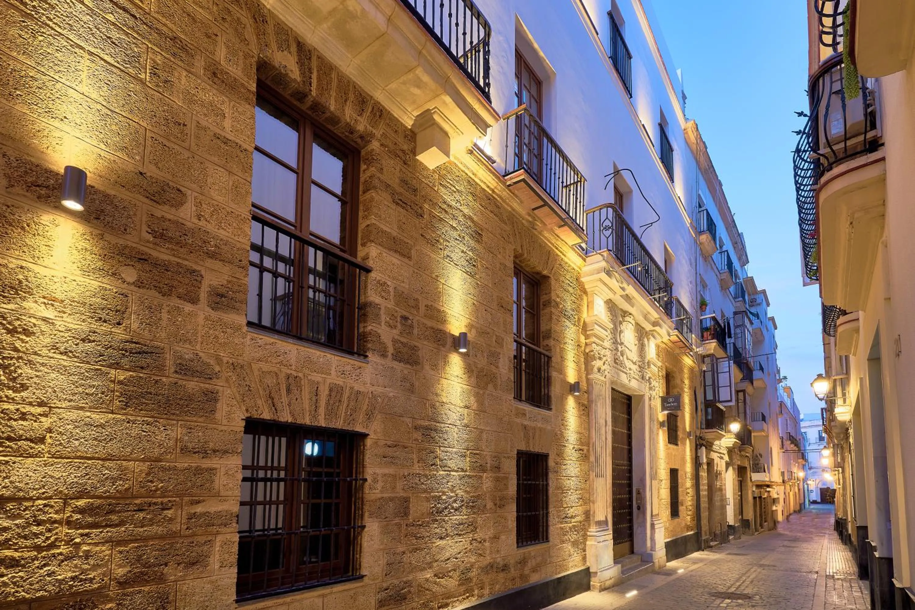 Facade/entrance in Tandem Torres de Cádiz Suites