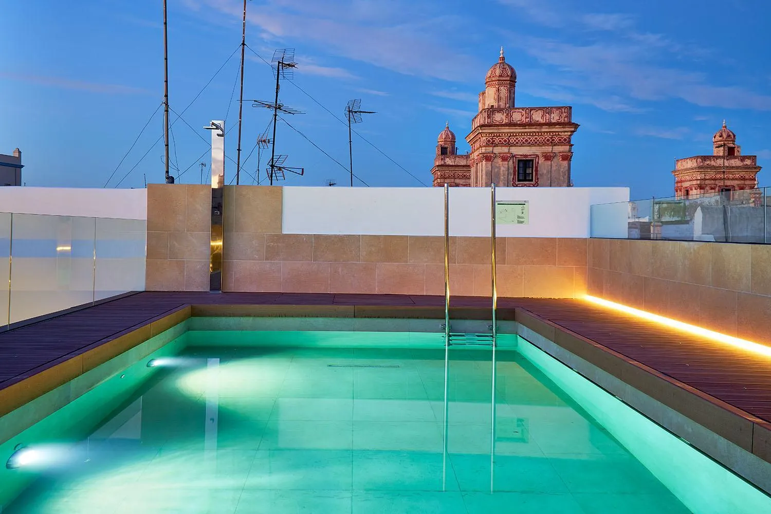 Swimming pool in Tandem Torres de Cádiz Suites