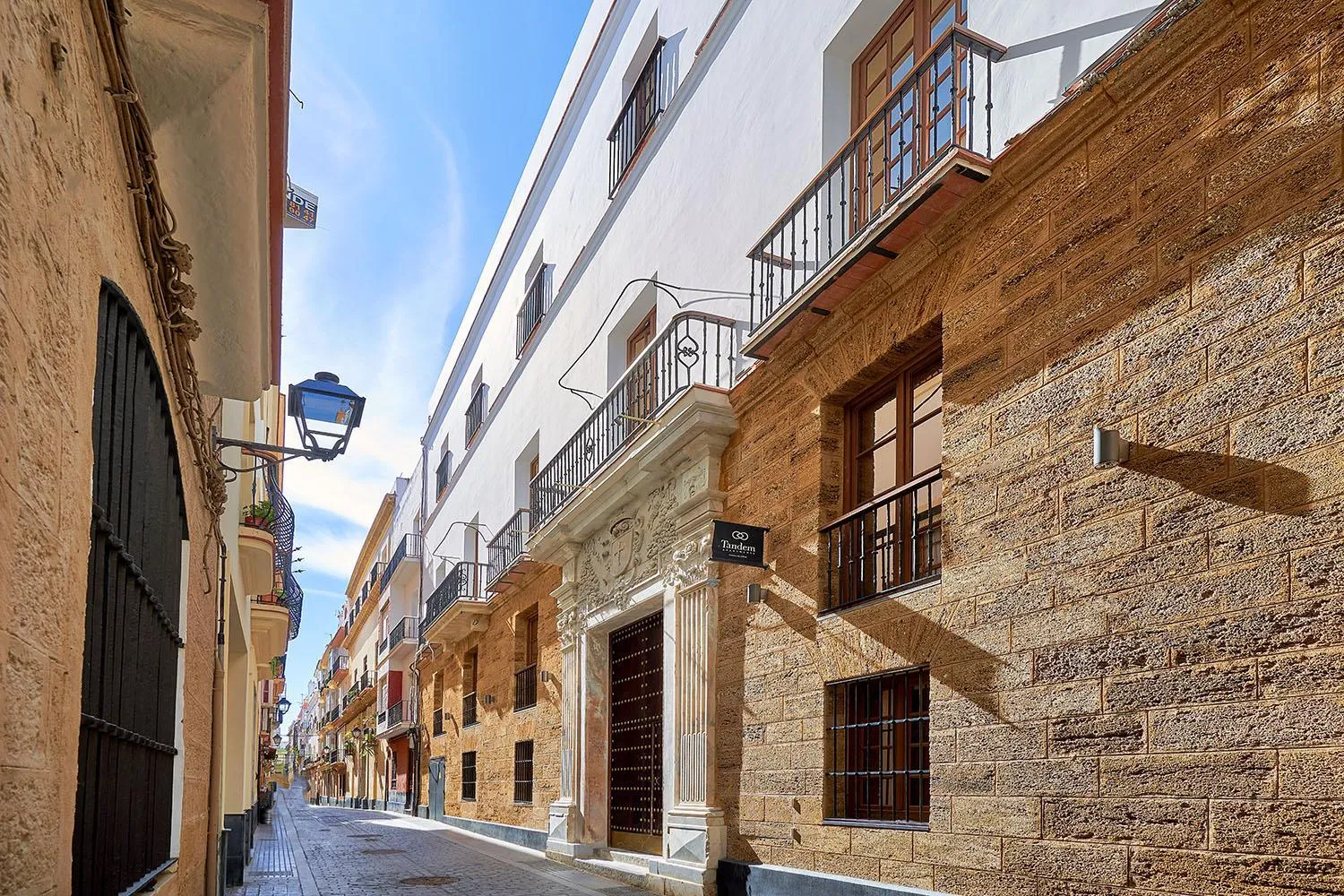 Facade/entrance in Tandem Torres de Cádiz Suites