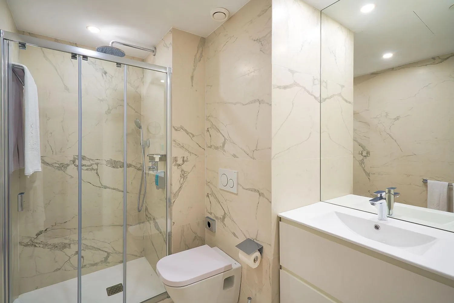 Bathroom in Tandem Torres de Cádiz Suites