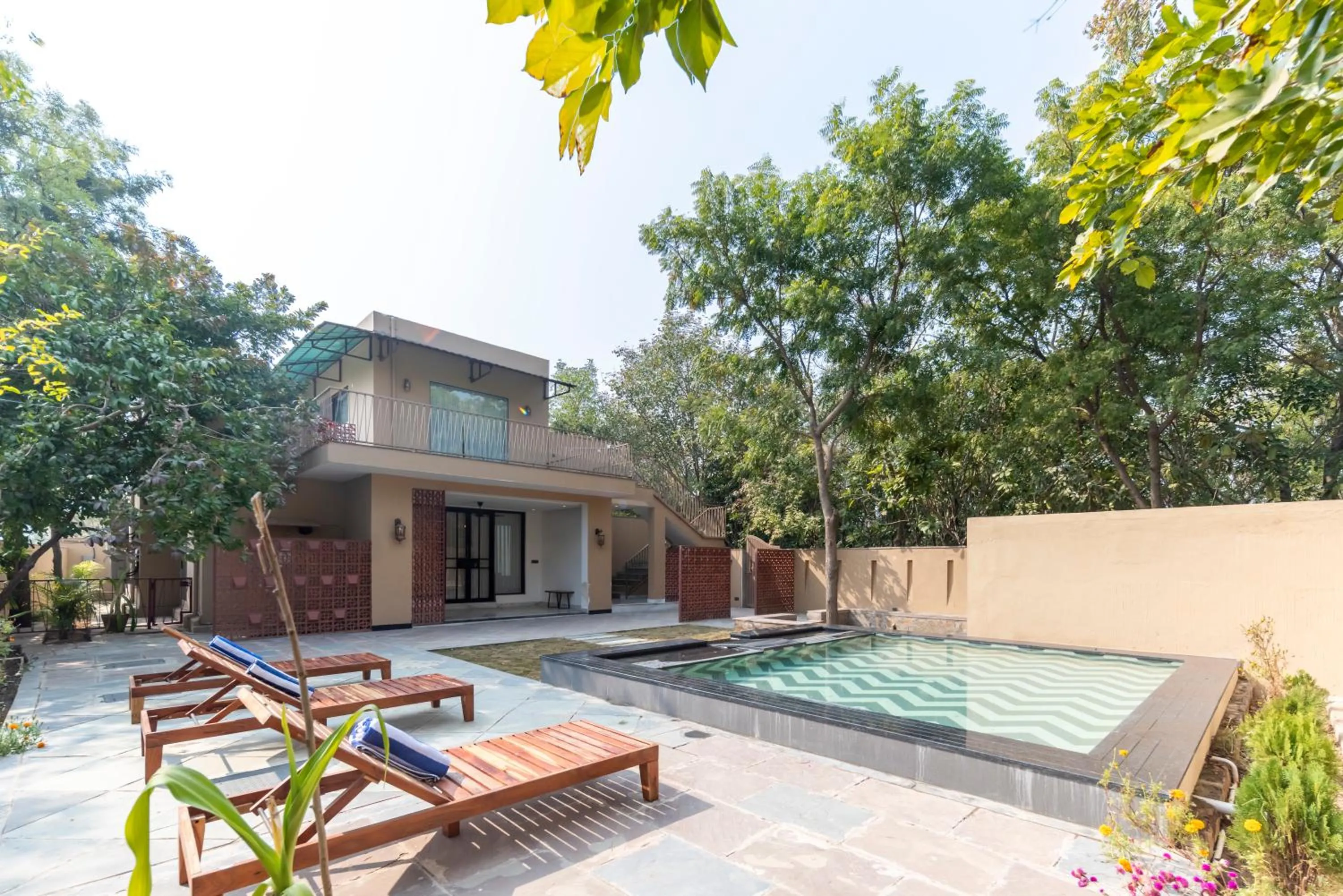 Swimming pool in Vanaashrya Resort and Spa Sariska