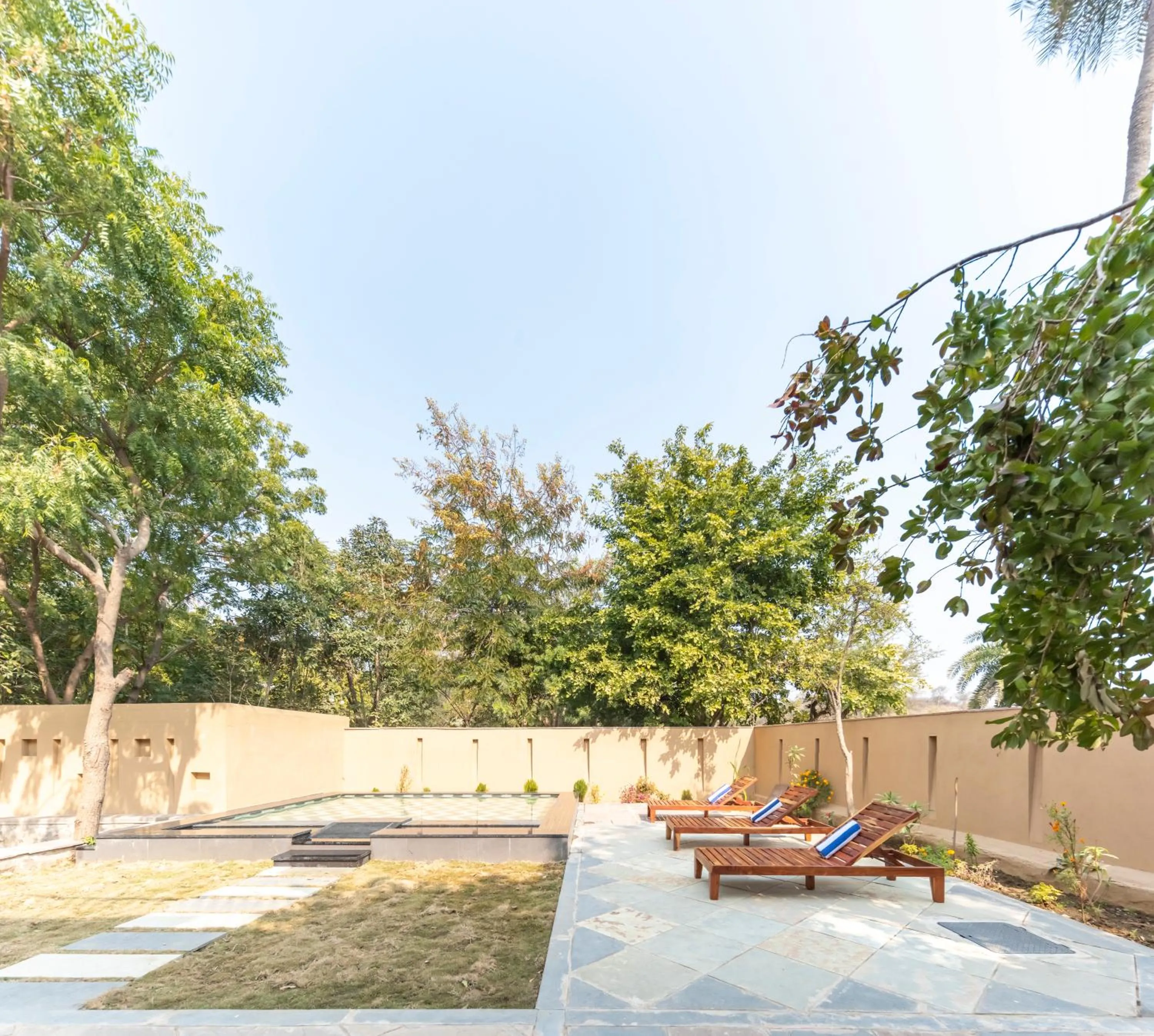 sunbed in Vanaashrya Resort and Spa Sariska