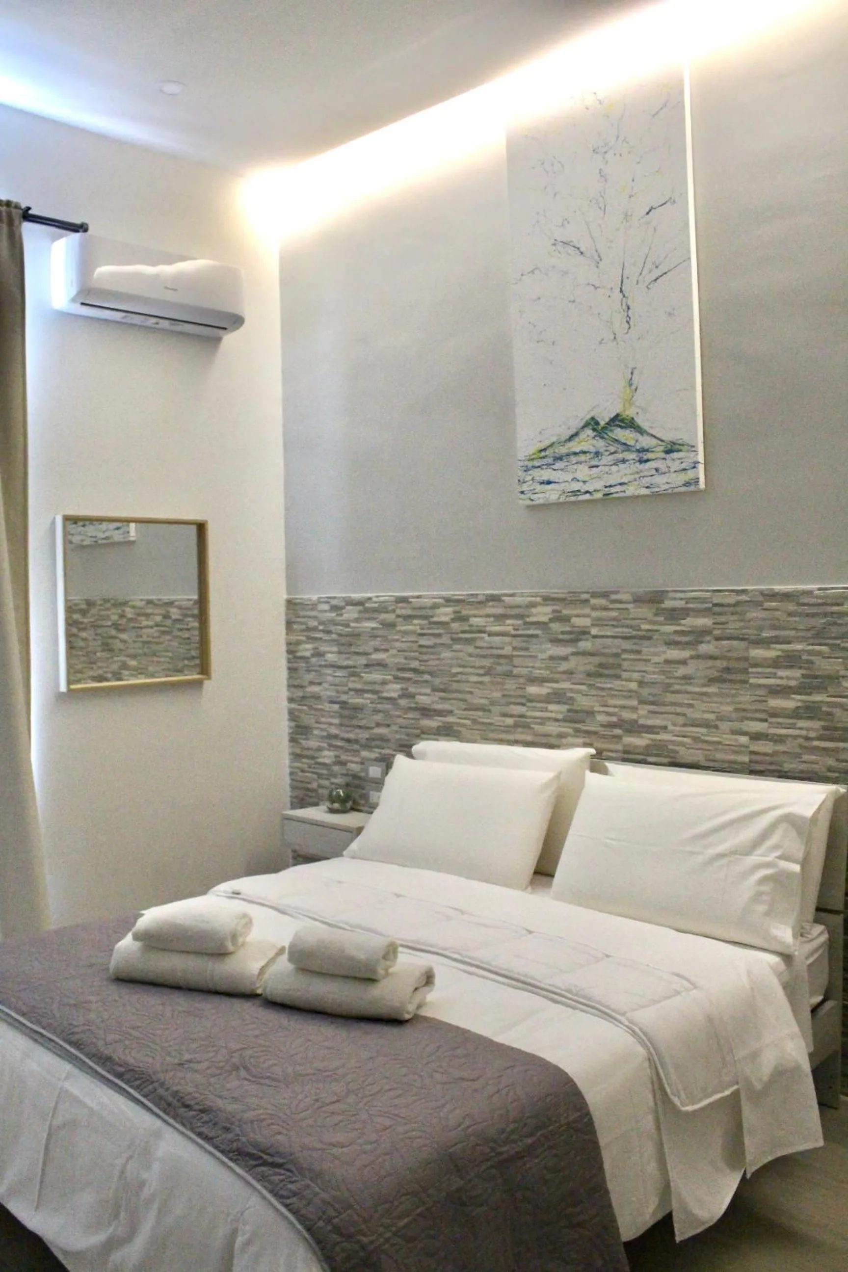 Bed in Naptown Rooms