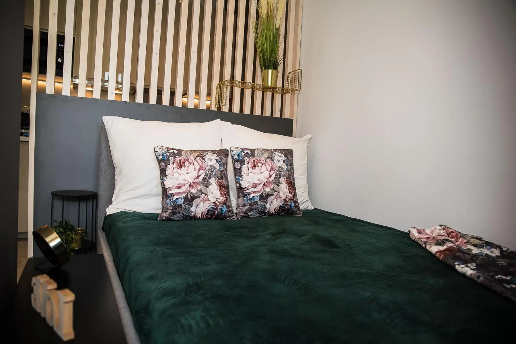 Bed in EASY RENT Apartments -BUSINESS CENTER 39