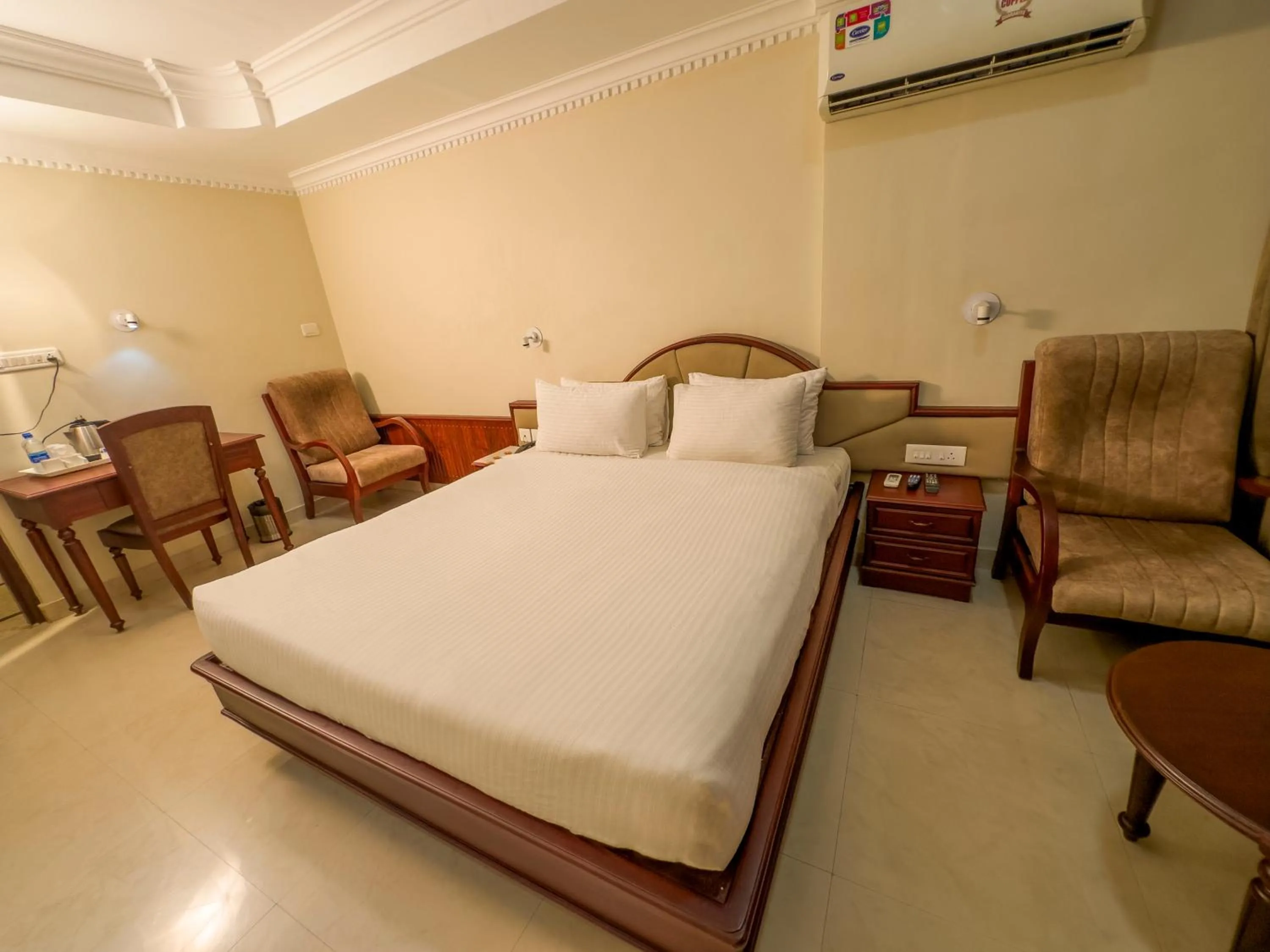 Bedroom, Bed in Hotel Prasanth