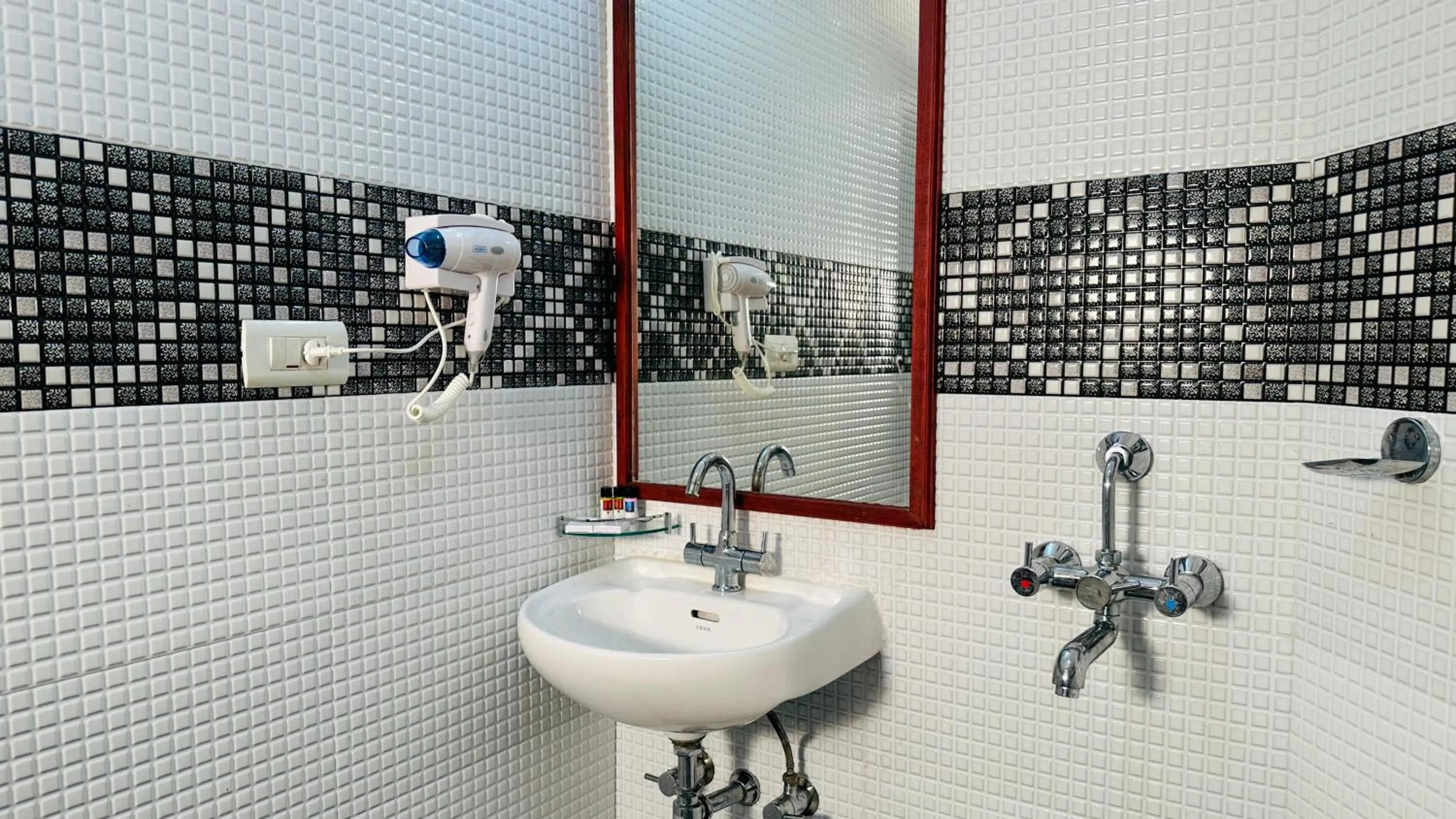 Bathroom in Hotel Prasanth