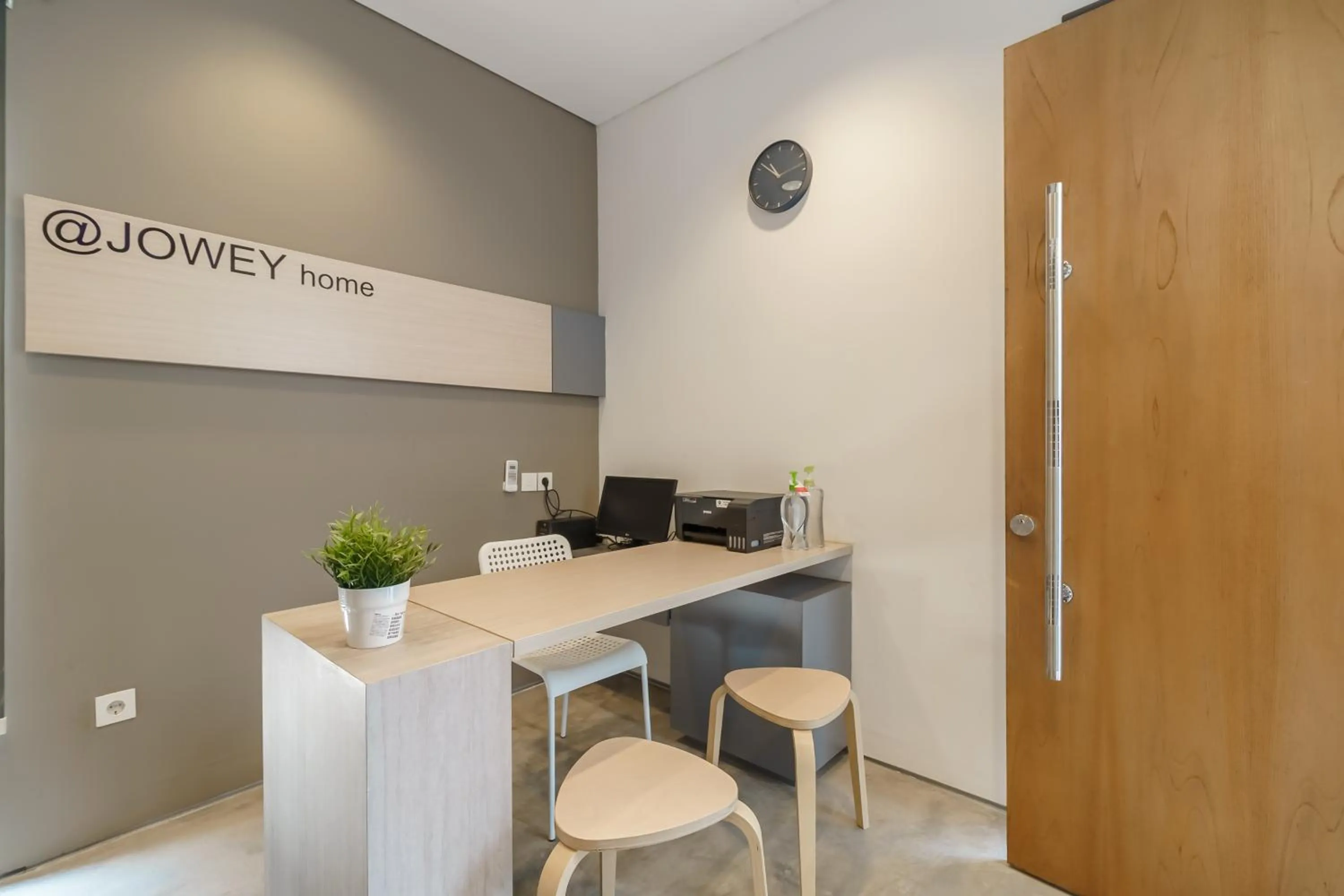 Facade/entrance in RedDoorz Syariah near Rumah Sakit Medika Dramaga