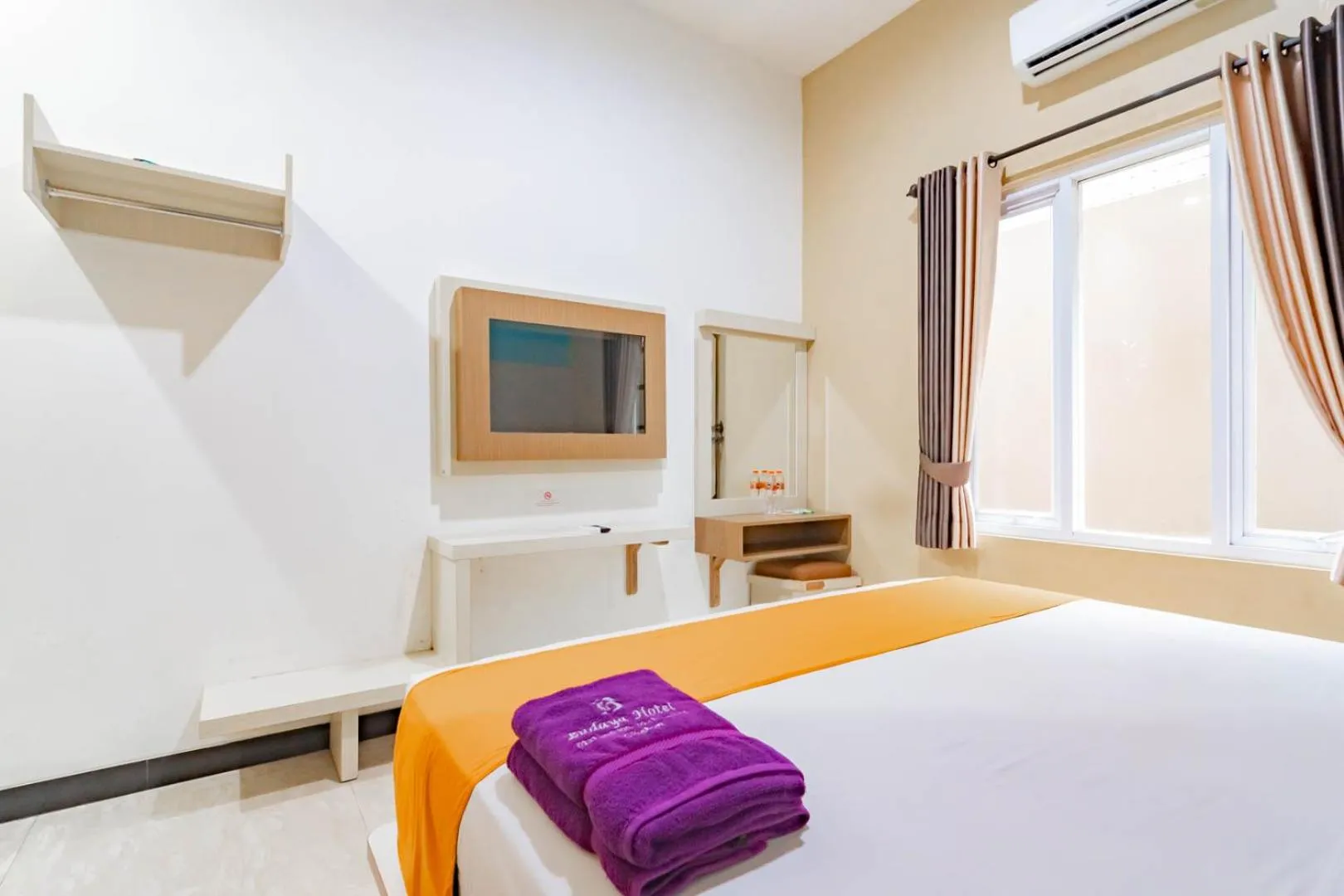 Bedroom, Bed in Sans Hotel Budaya Cirebon
