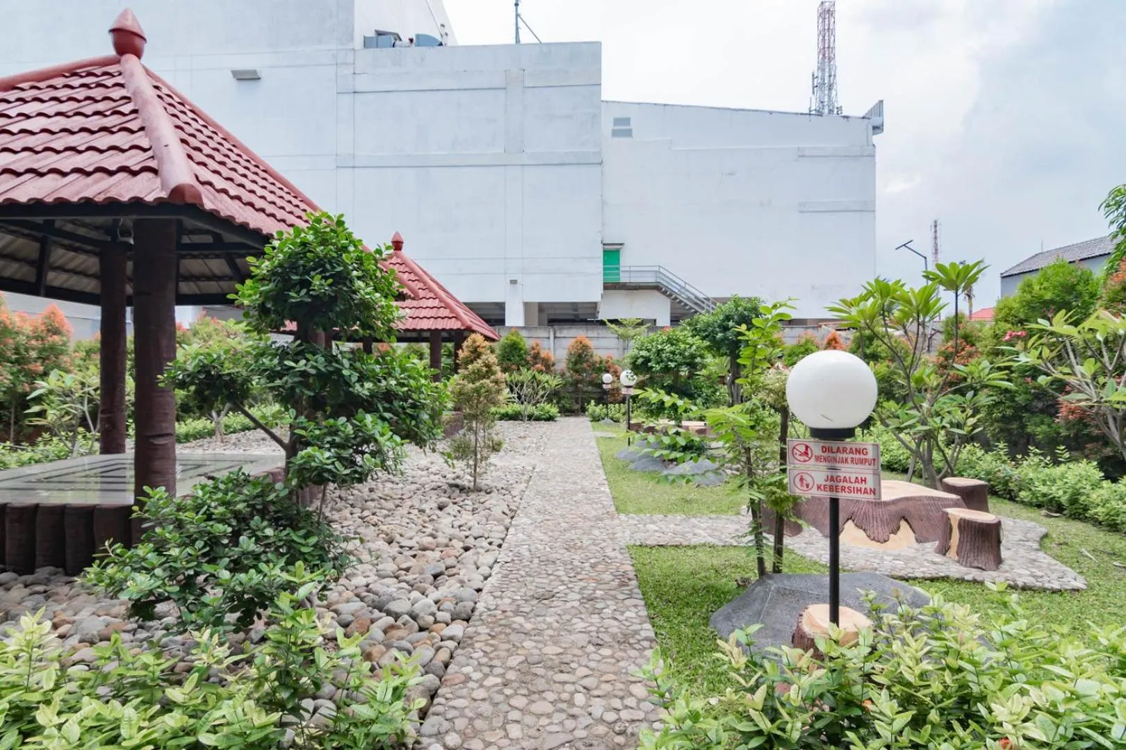 Property building in Sans Hotel Budaya Cirebon