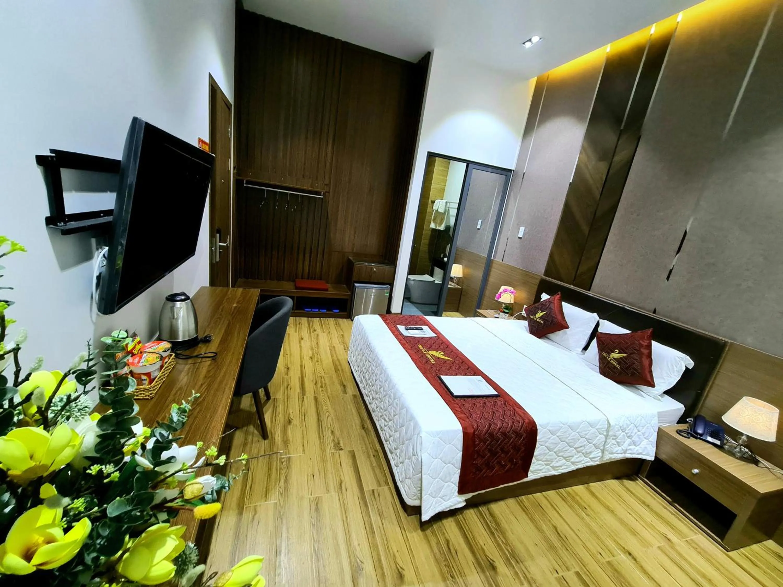 Photo of the whole room, Bed in THƯ LÊ Hotel