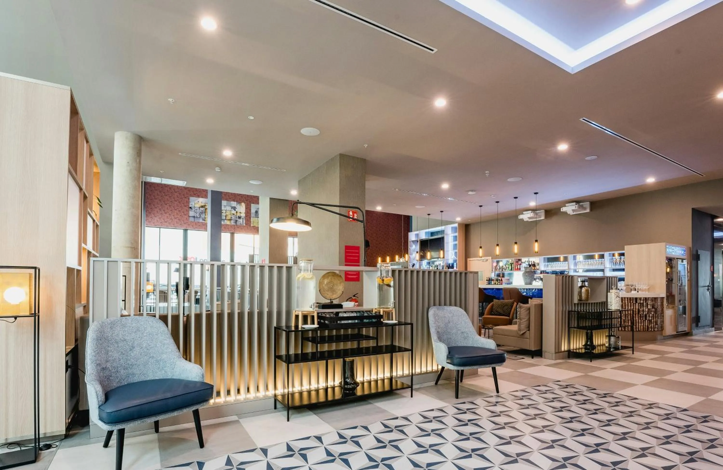 Lobby or reception in Leonardo Royal Hotel Barcelona Fira