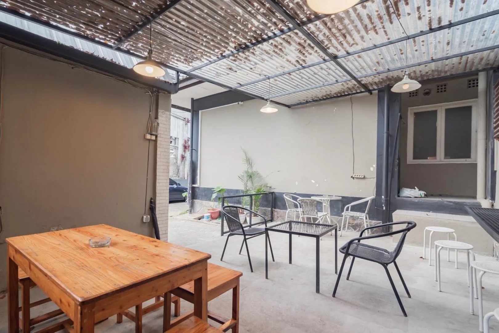 Restaurant/places to eat in RedDoorz At Home 33 Bandung