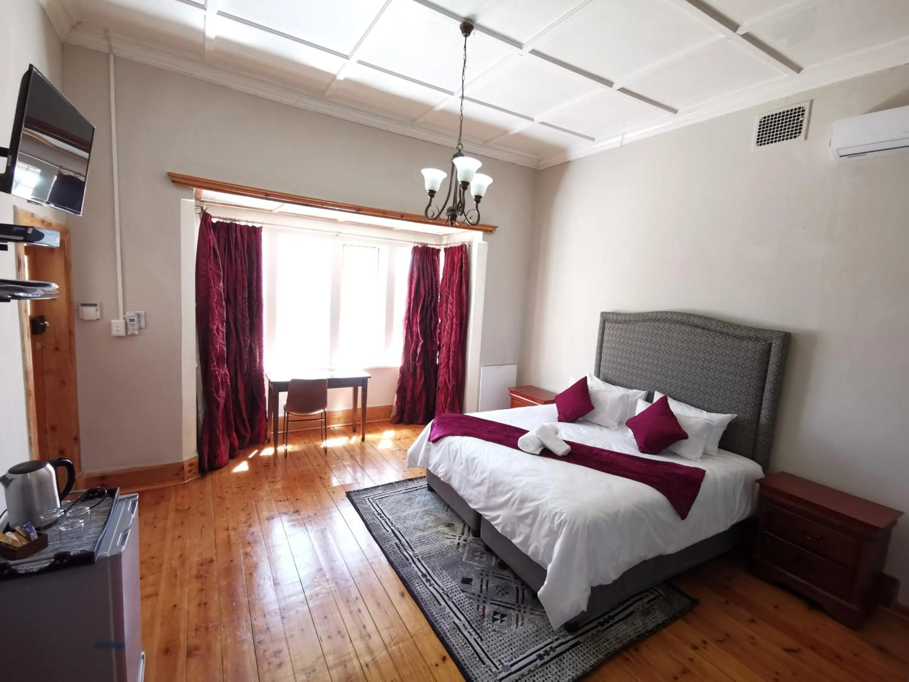 Bed in Lucolo Palace B&B Aliwal North