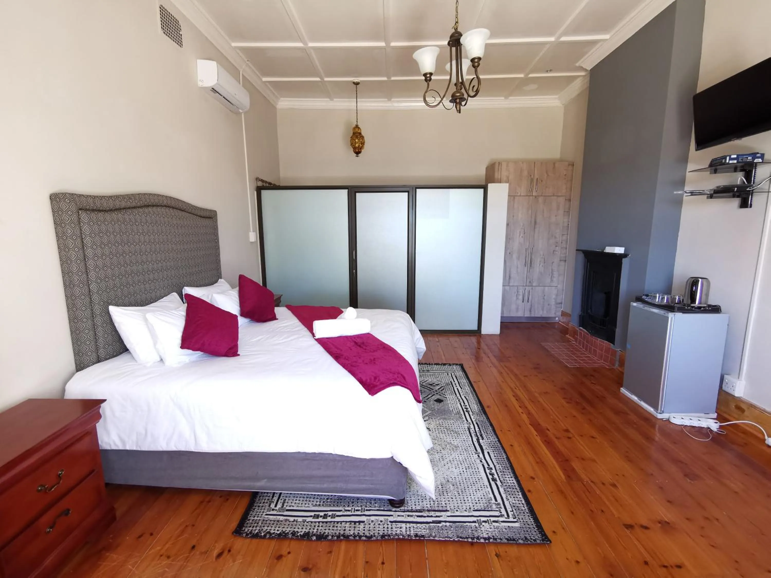 Bed in Lucolo Palace B&B Aliwal North