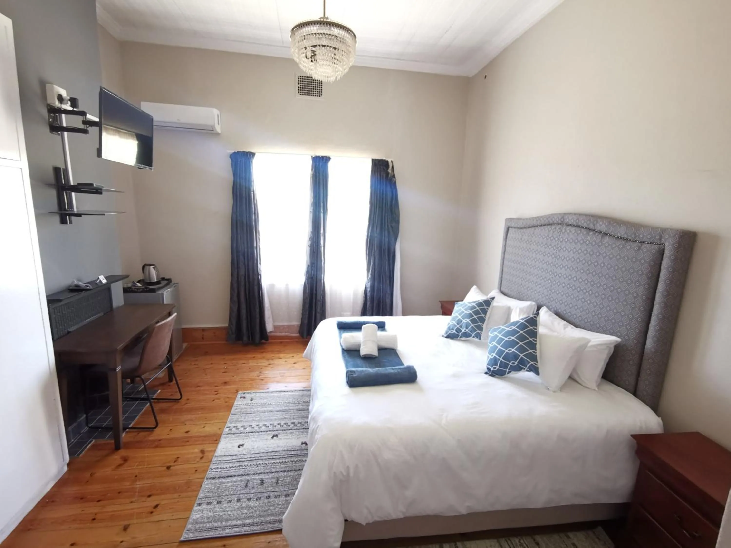 Bed in Lucolo Palace B&B Aliwal North