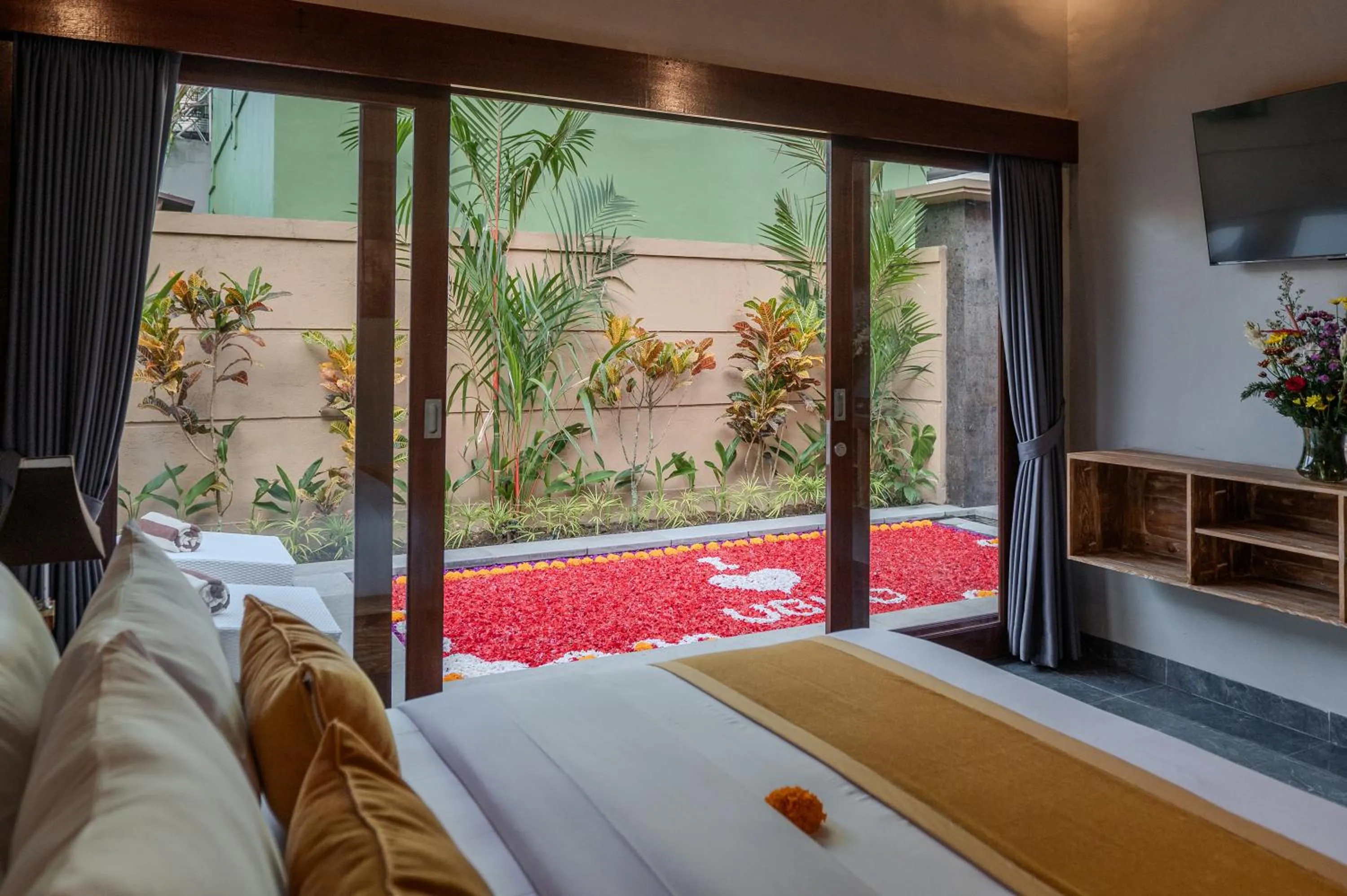 Bed in Villa Semujan Ubud