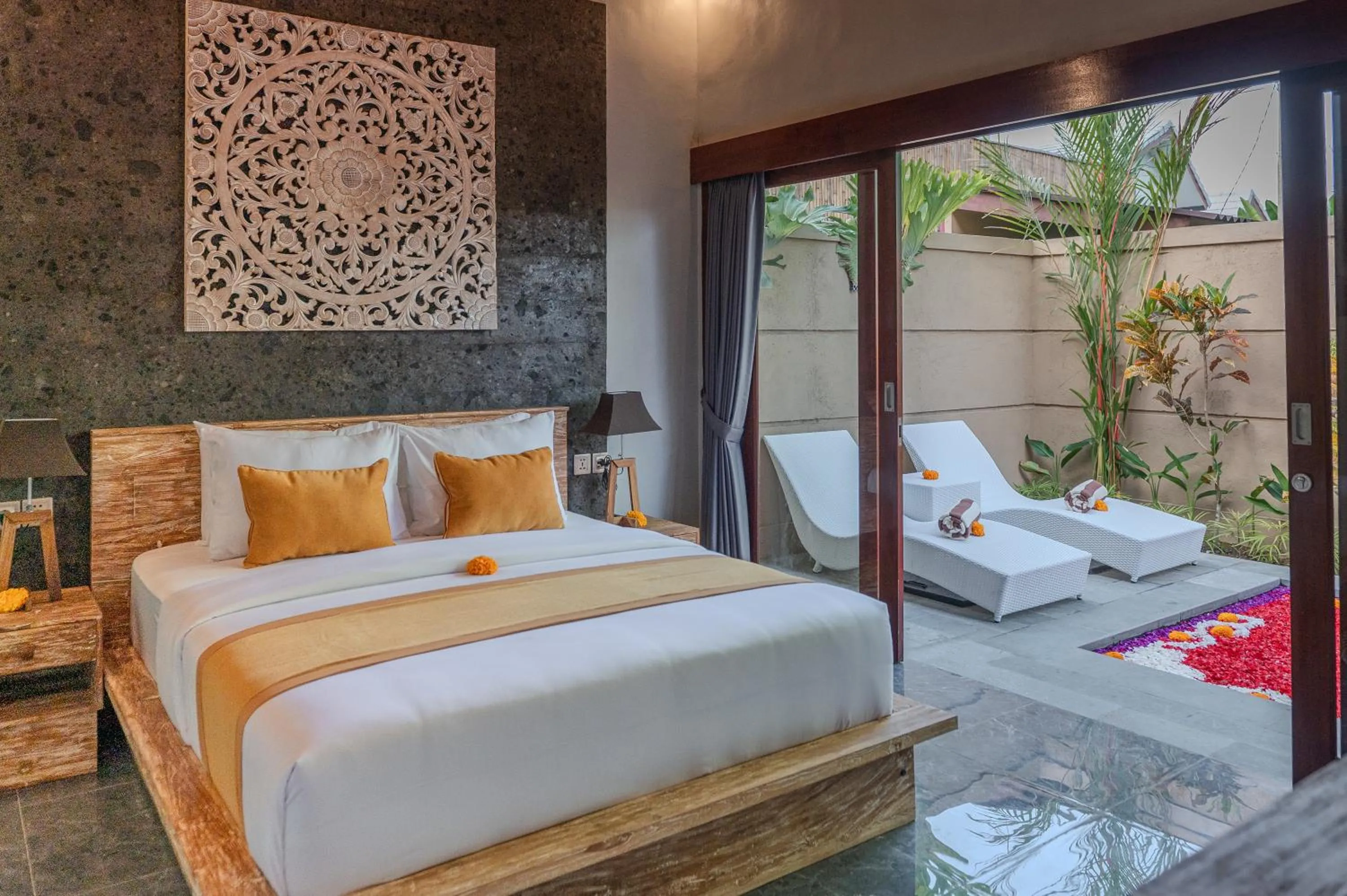 Bed in Villa Semujan Ubud