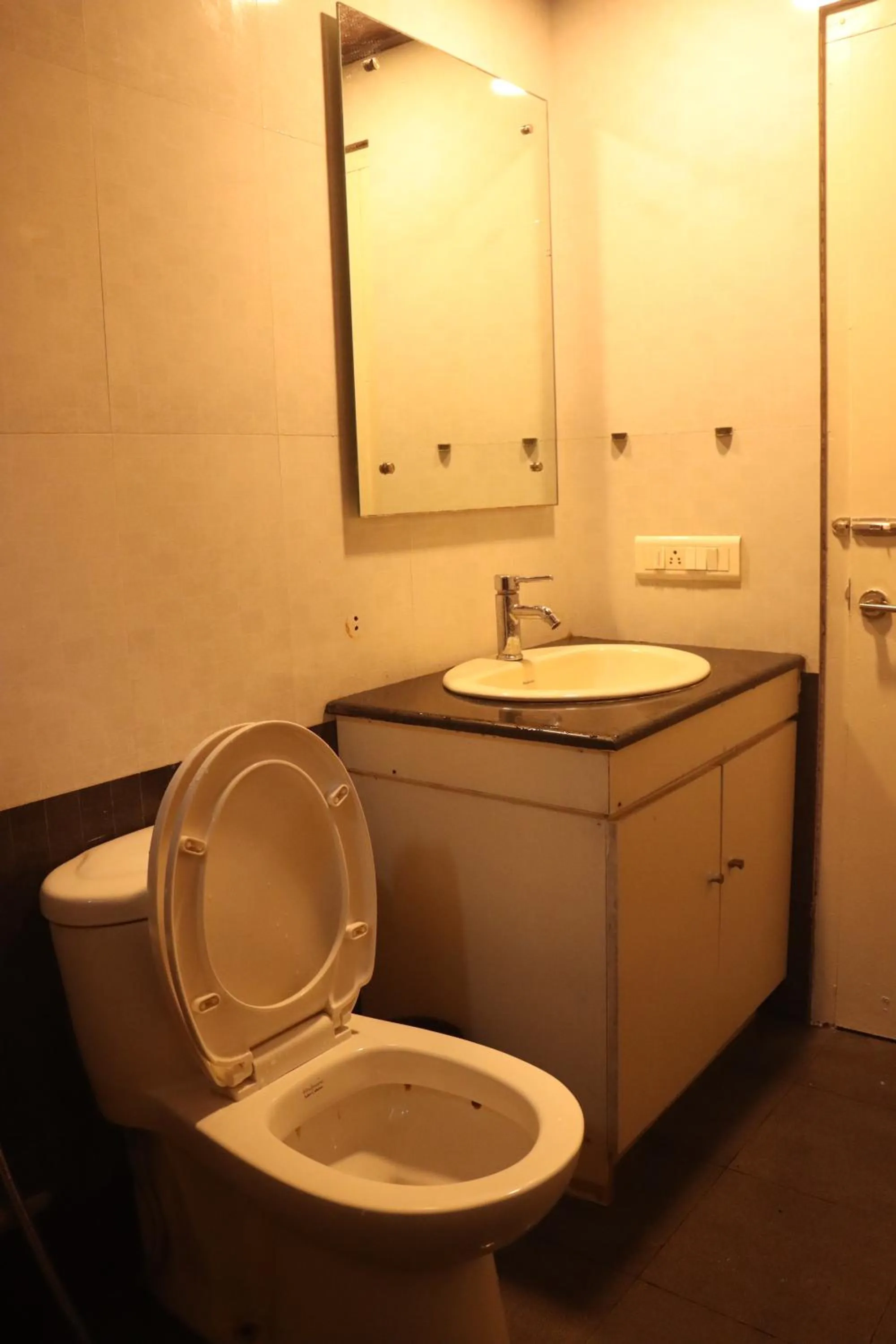 Bathroom in Fortbeach Service Apartments