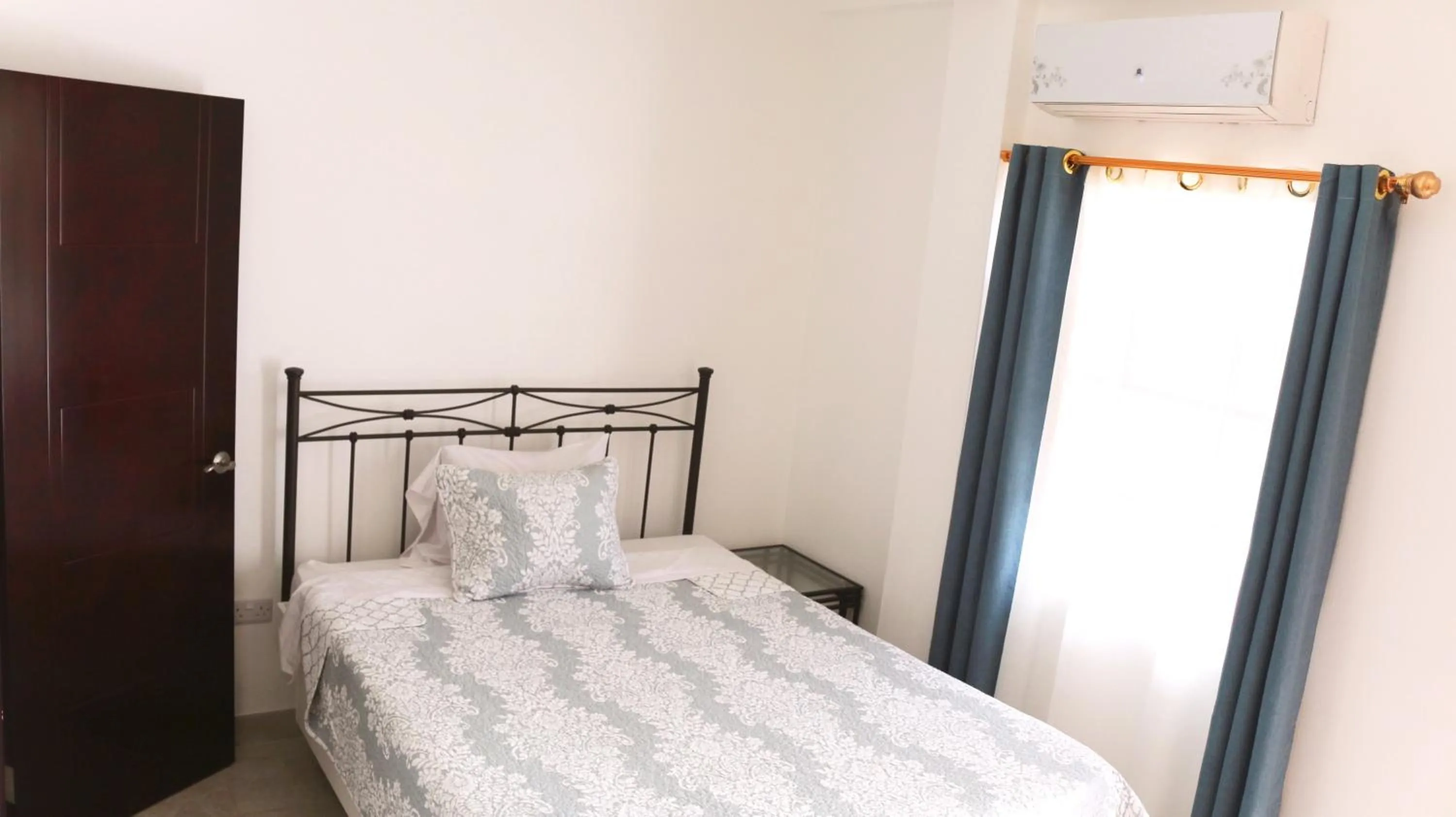 Bedroom, Bed in Blue Star Apartments & Hotel