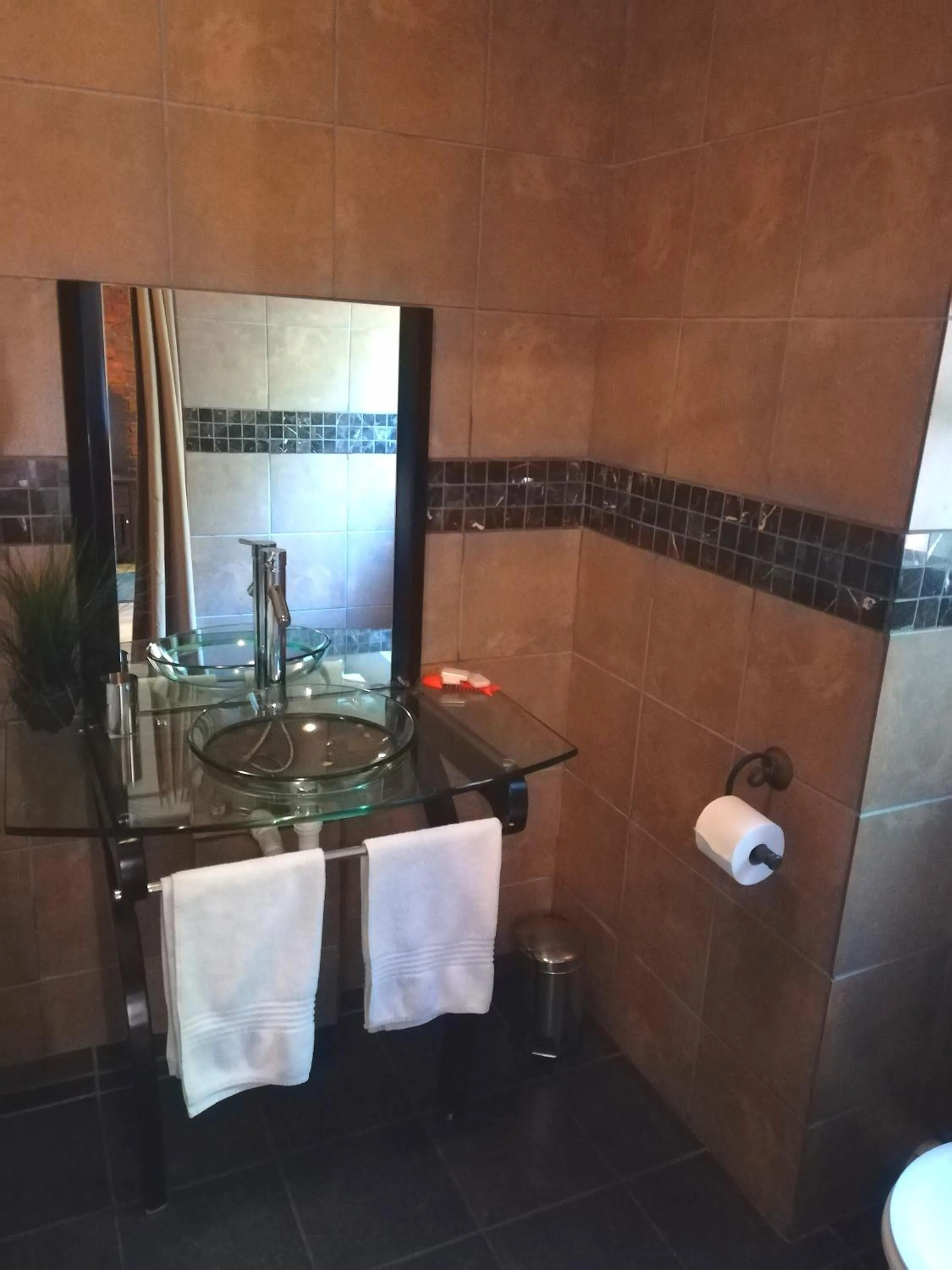 Bathroom in 24 Onvrey Guest House