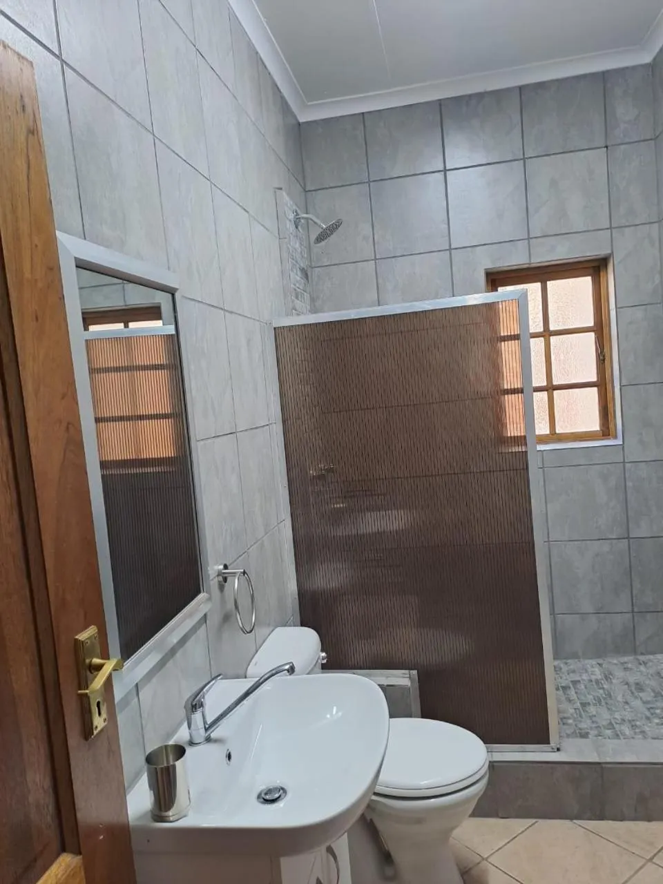 Bathroom in 24 Onvrey Guest House