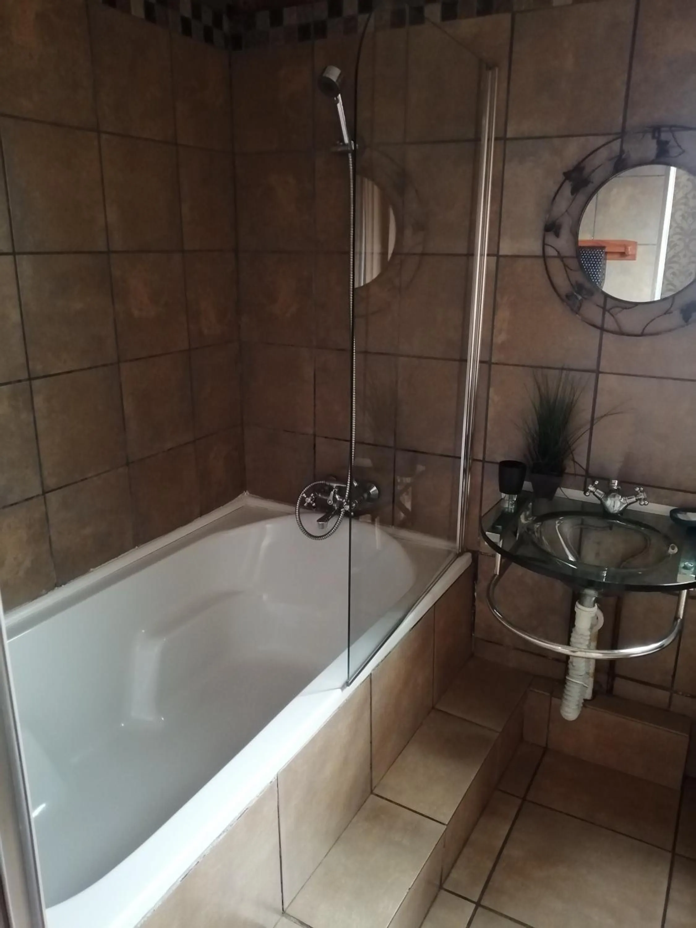 Bath in 24 Onvrey Guest House
