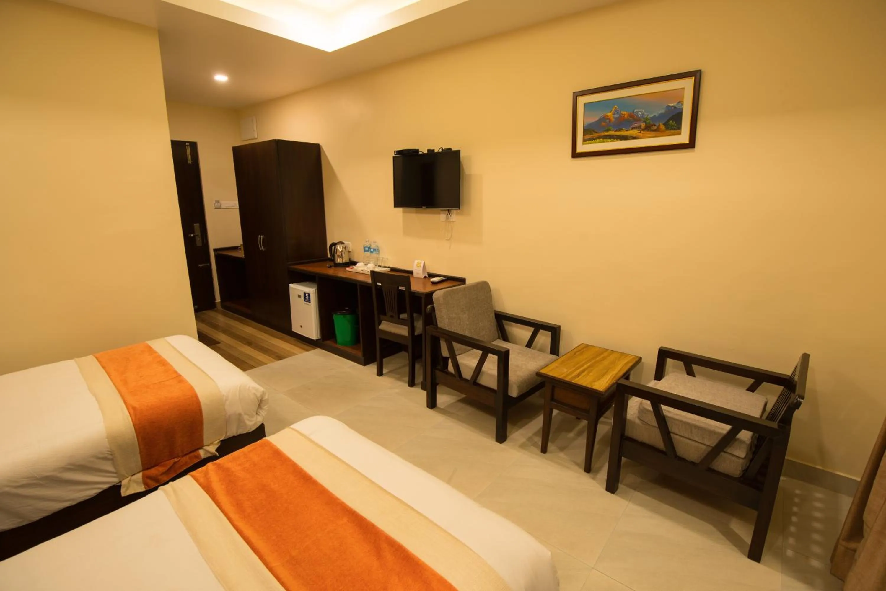 Seating area, Bed in Hotel Shaara