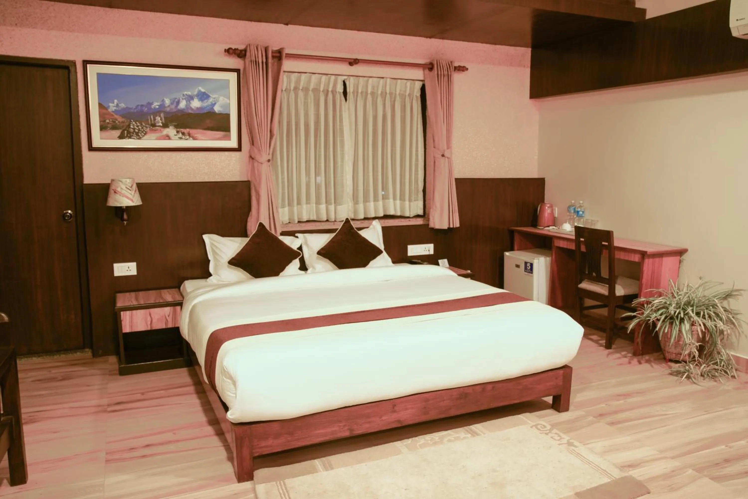 Photo of the whole room, Bed in Hotel Shaara