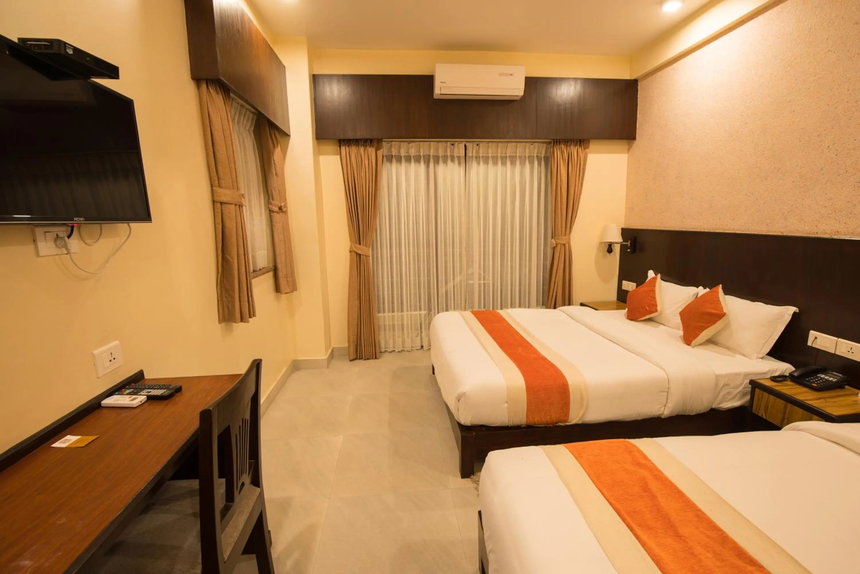 Photo of the whole room, Bed in Hotel Shaara