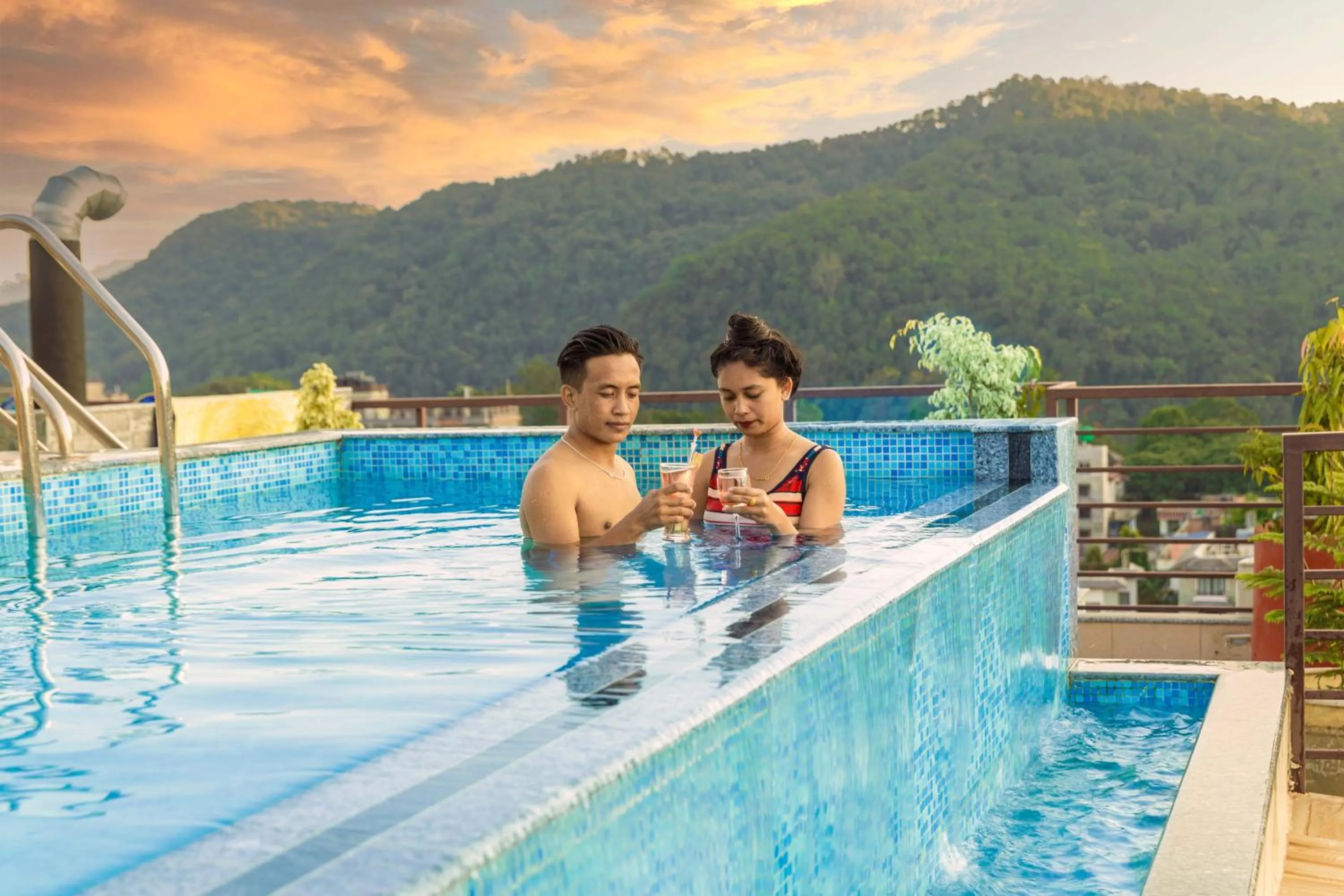 Swimming pool in Hotel Shaara