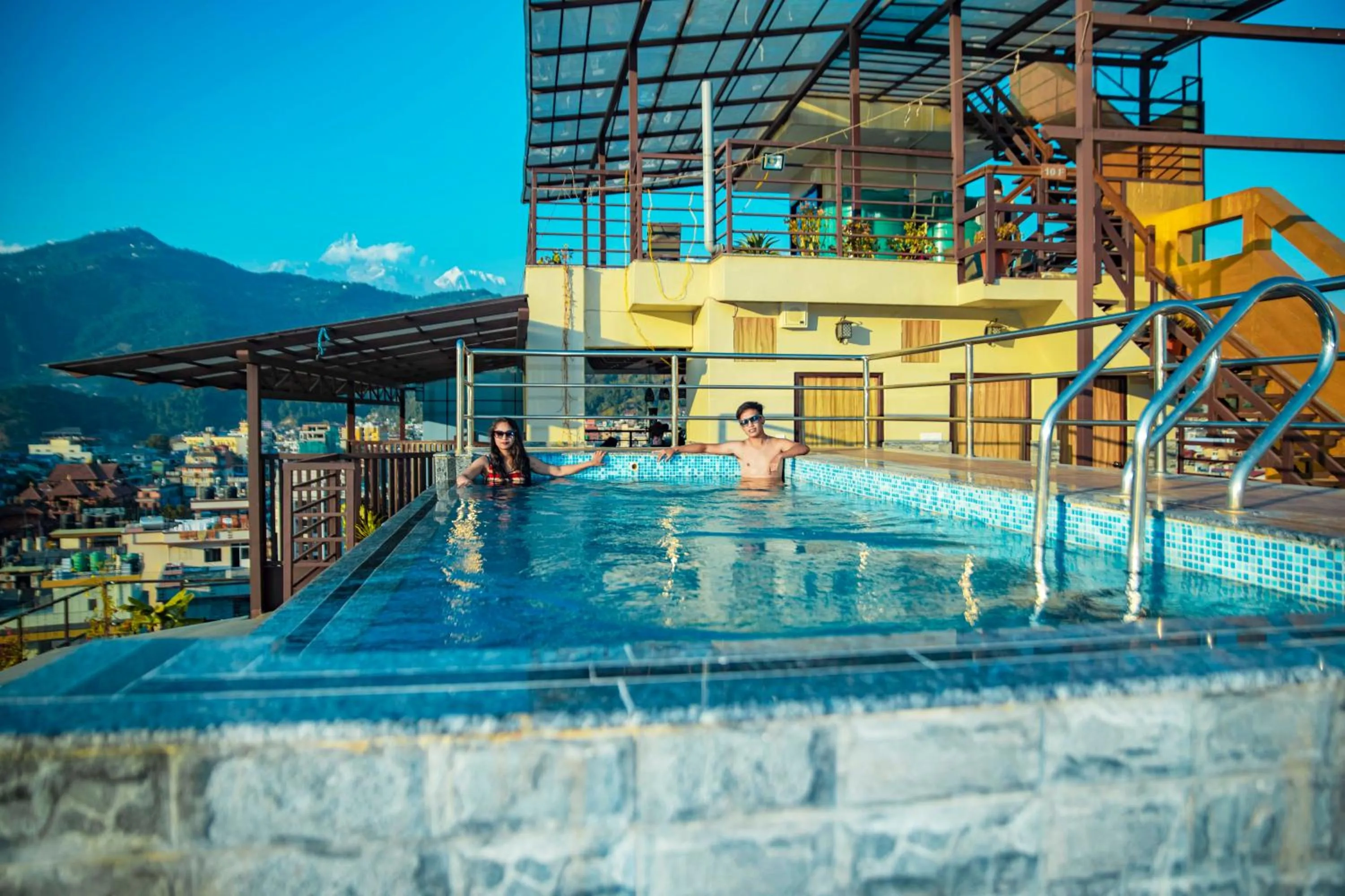 Swimming pool in Hotel Shaara