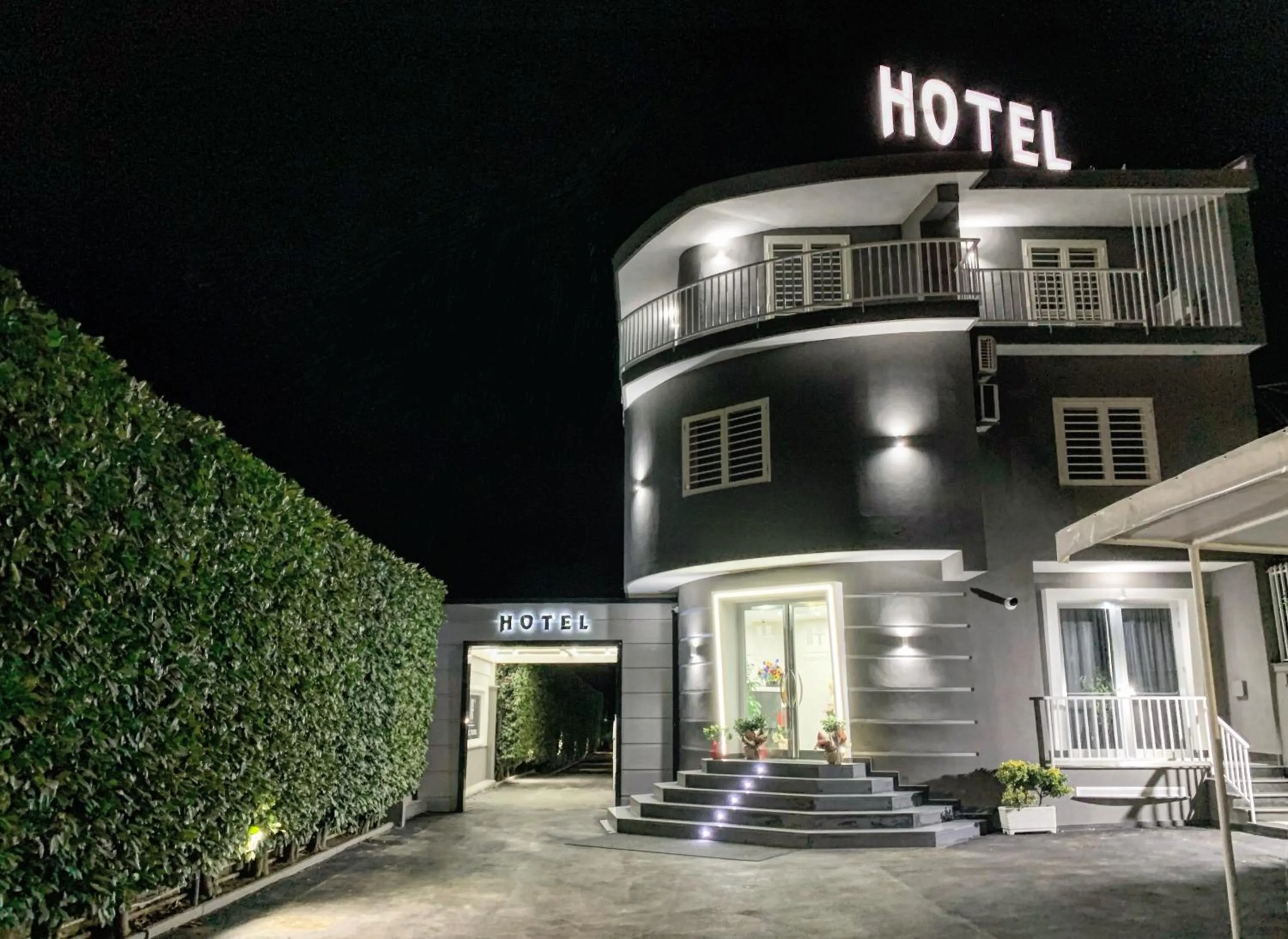 Facade/entrance in Hotel Trionfal