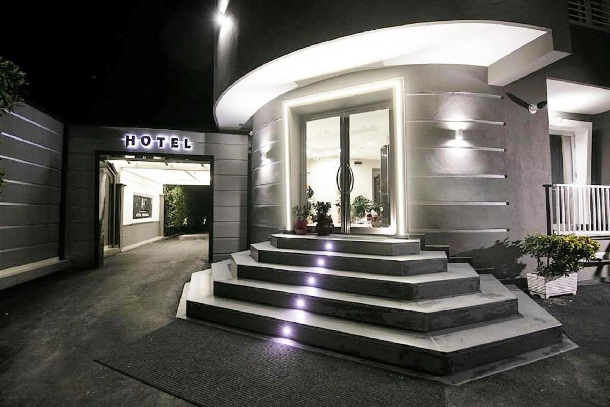 Facade/entrance in Hotel Trionfal