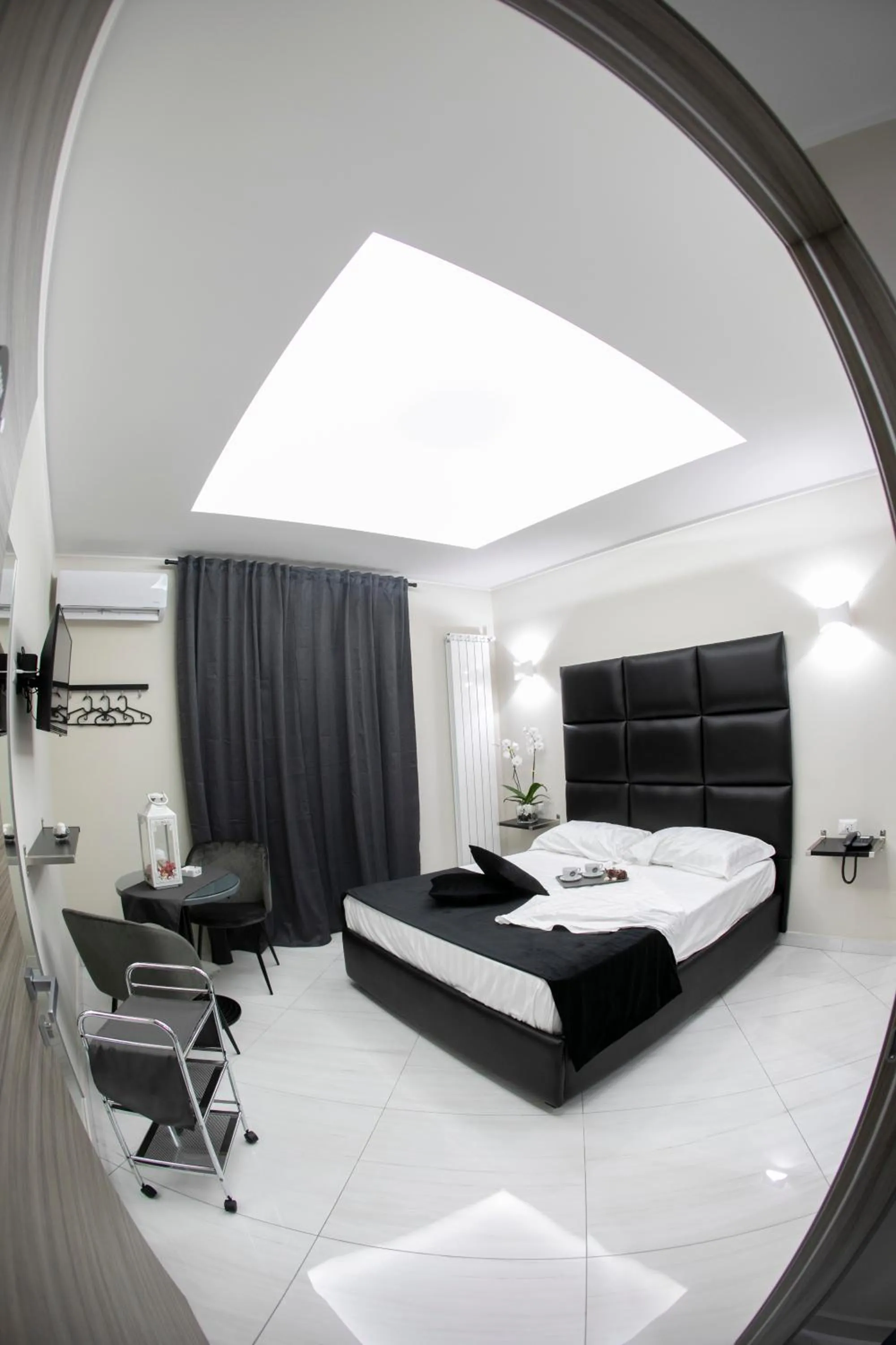 Photo of the whole room, Bed in Hotel Trionfal