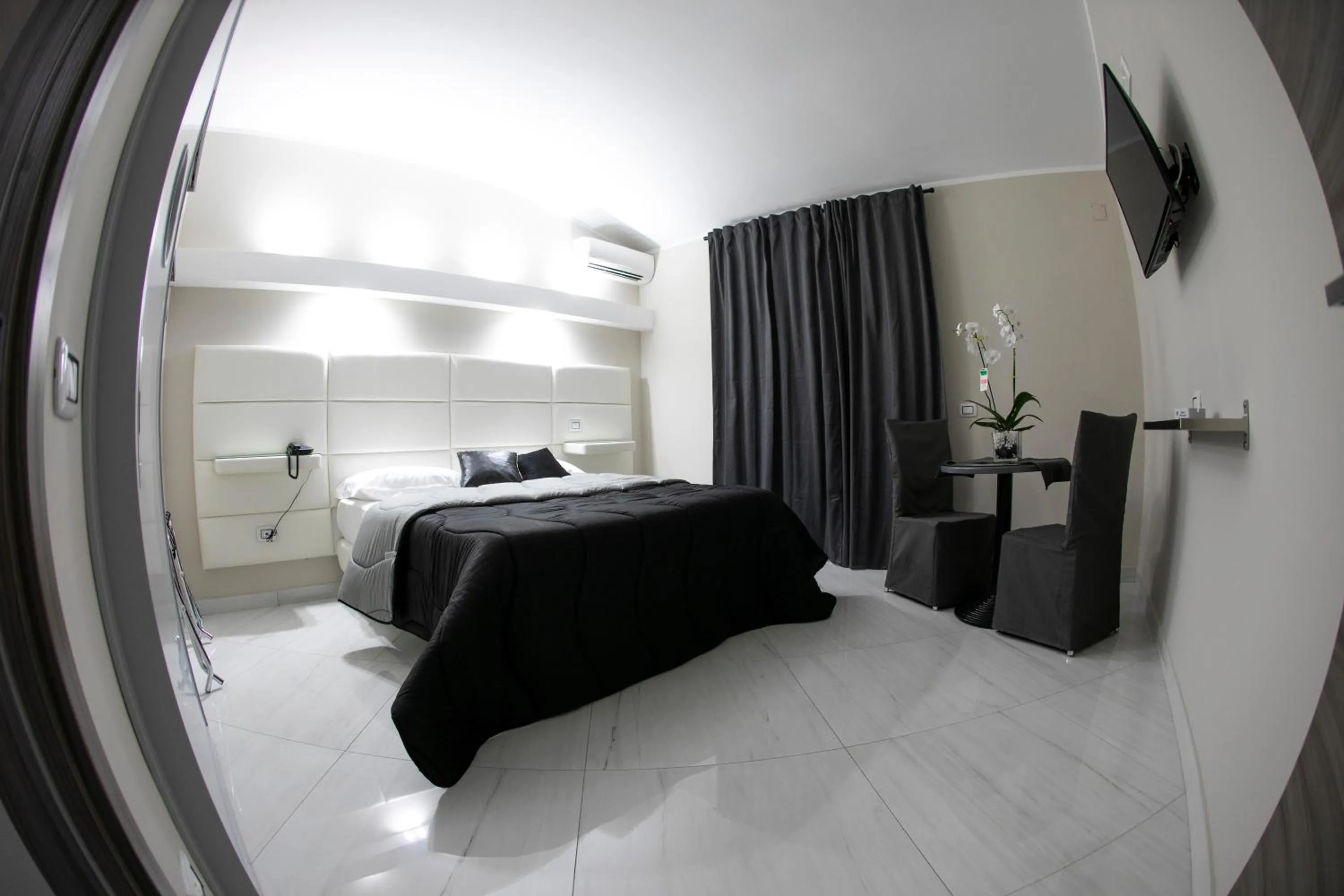 Photo of the whole room, Bed in Hotel Trionfal