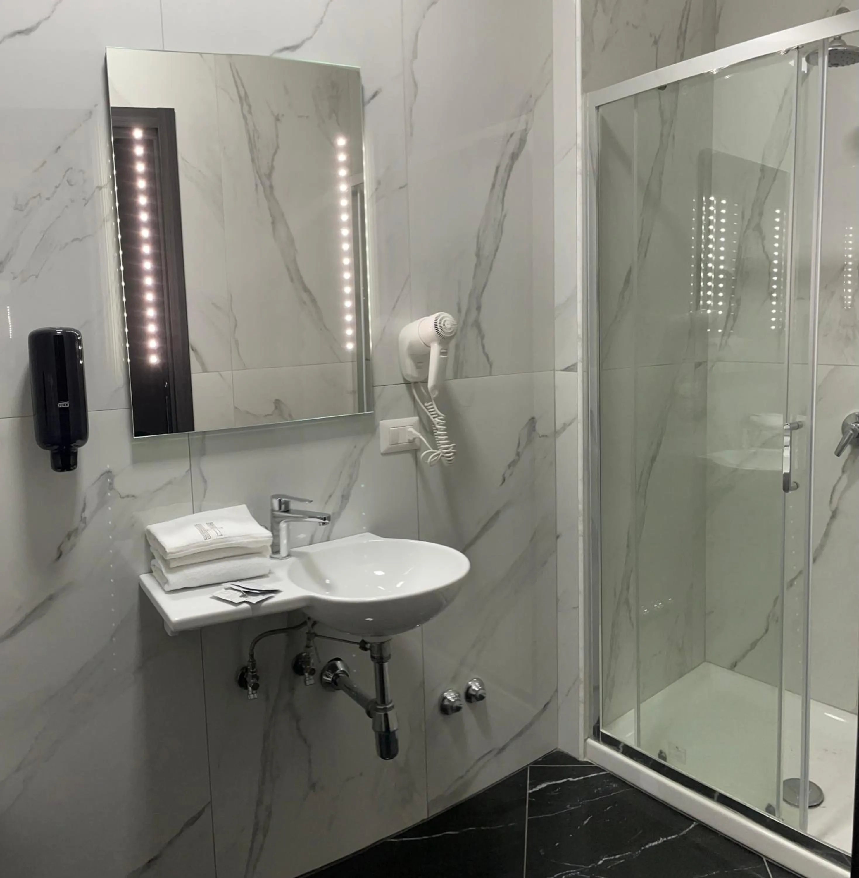 Shower in Hotel Trionfal