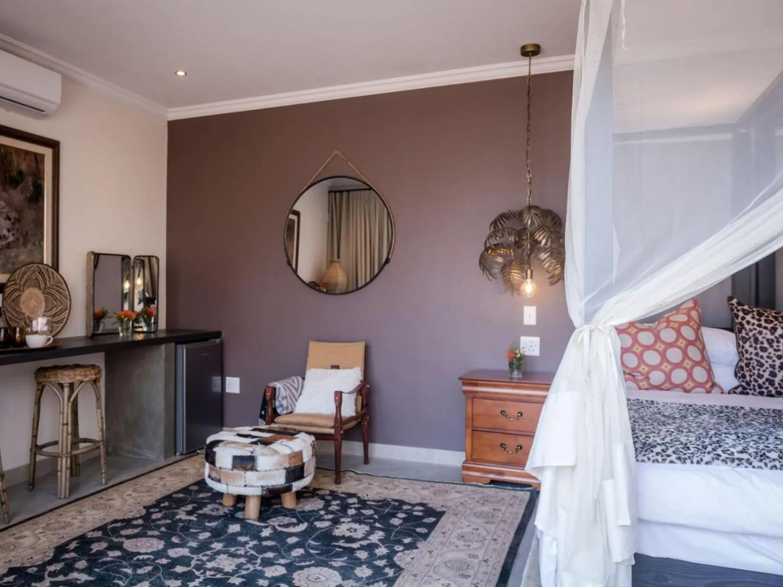 Seating area, Bed in Safari Moon Luxury Bush Lodge