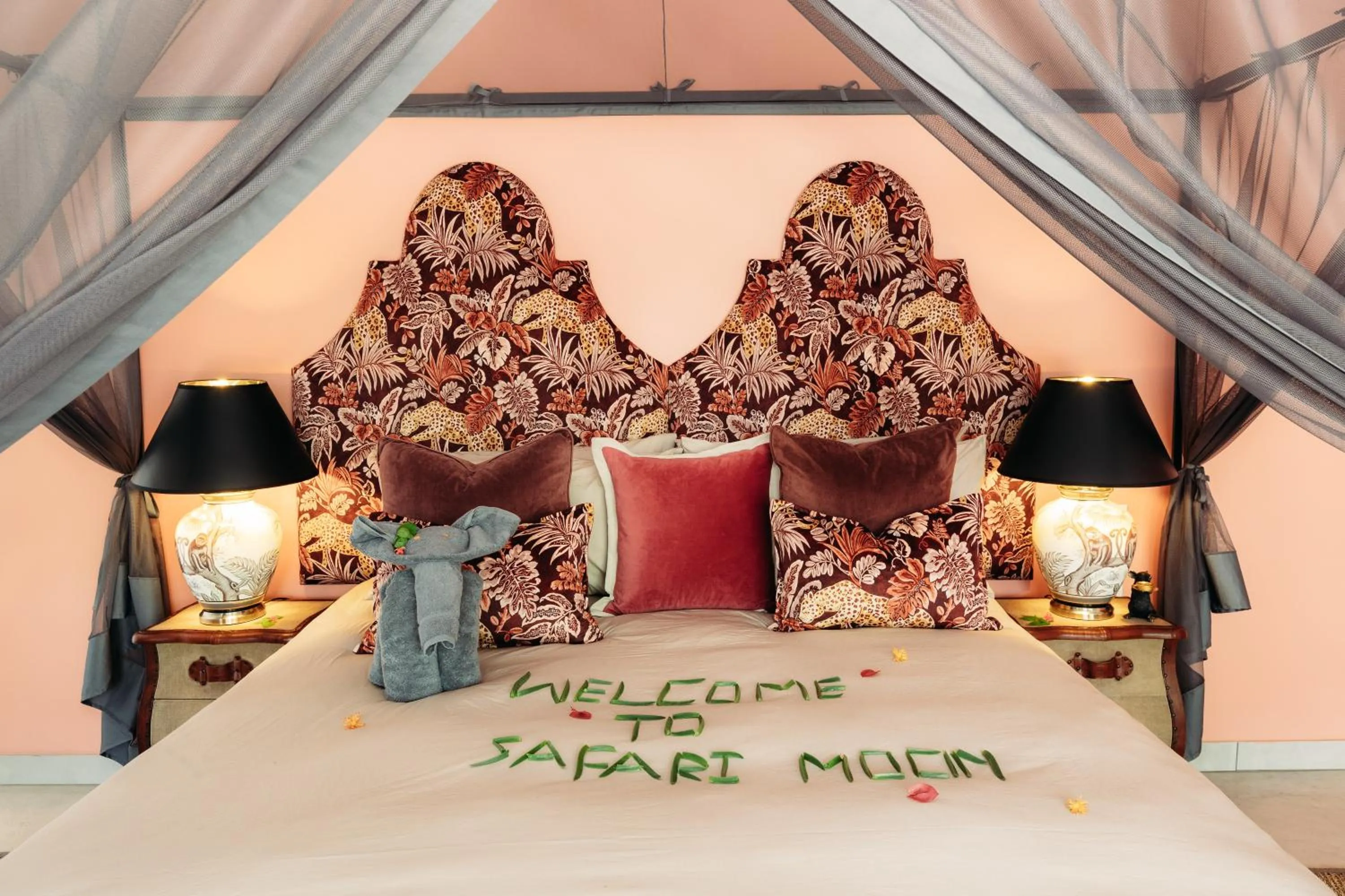 Bed in Safari Moon Luxury Bush Lodge