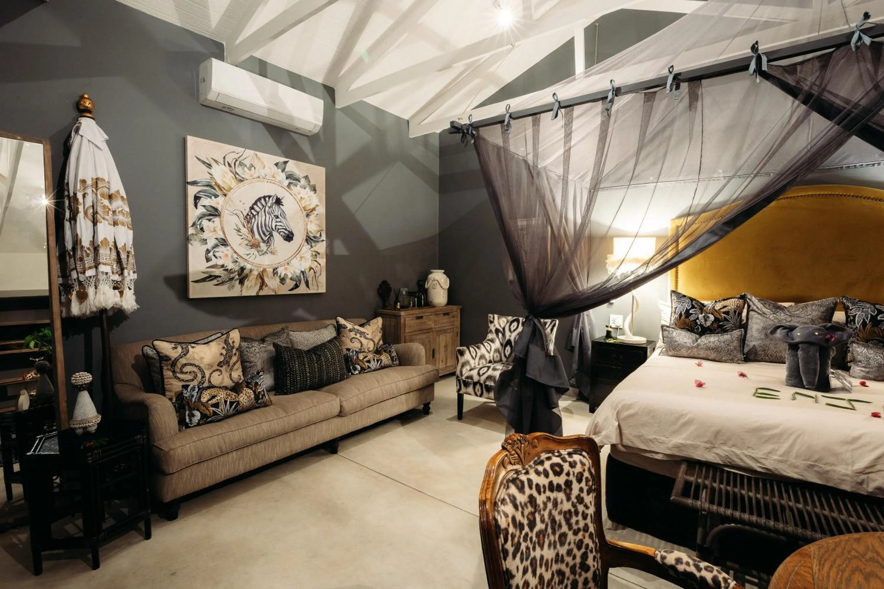 Bed in Safari Moon Luxury Bush Lodge