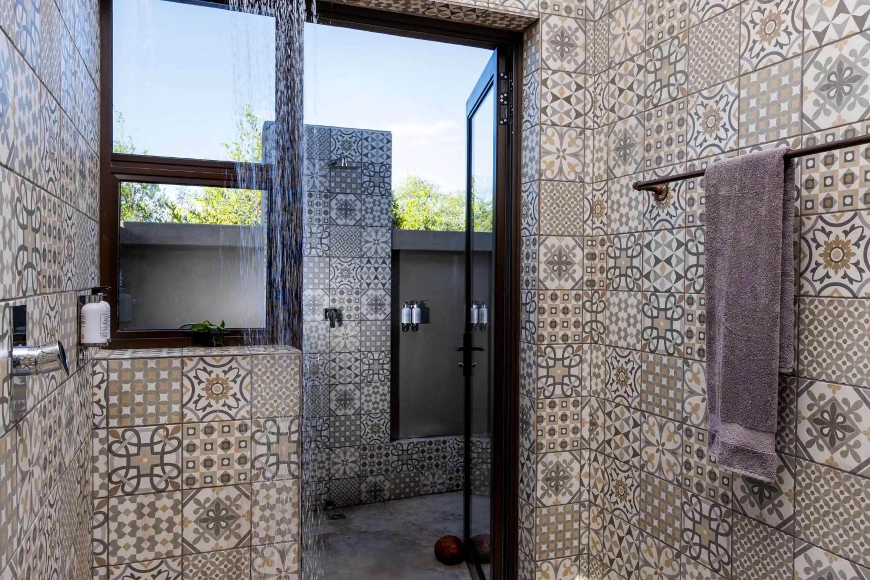 Shower in Safari Moon Luxury Bush Lodge