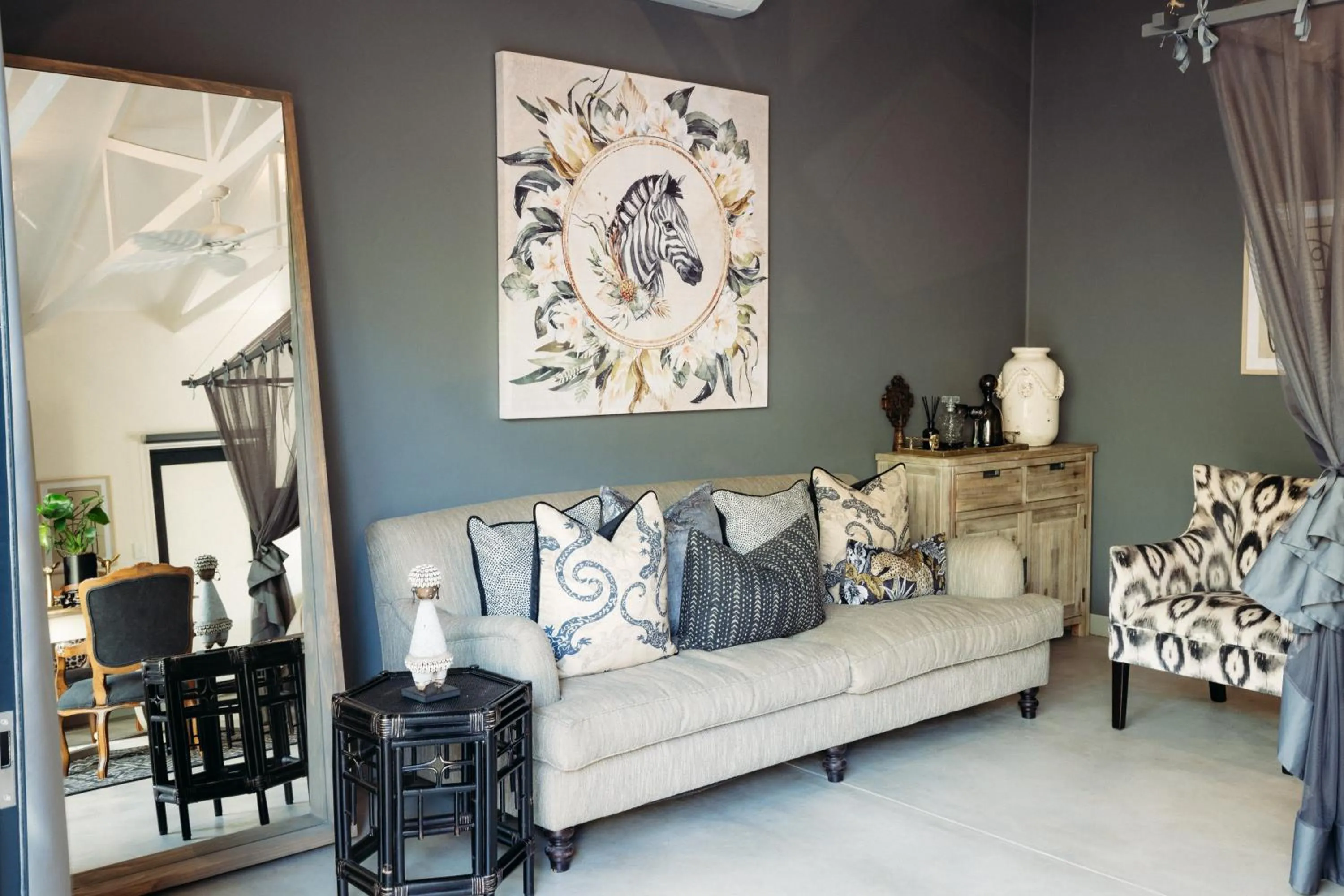 Living room in Safari Moon Luxury Bush Lodge