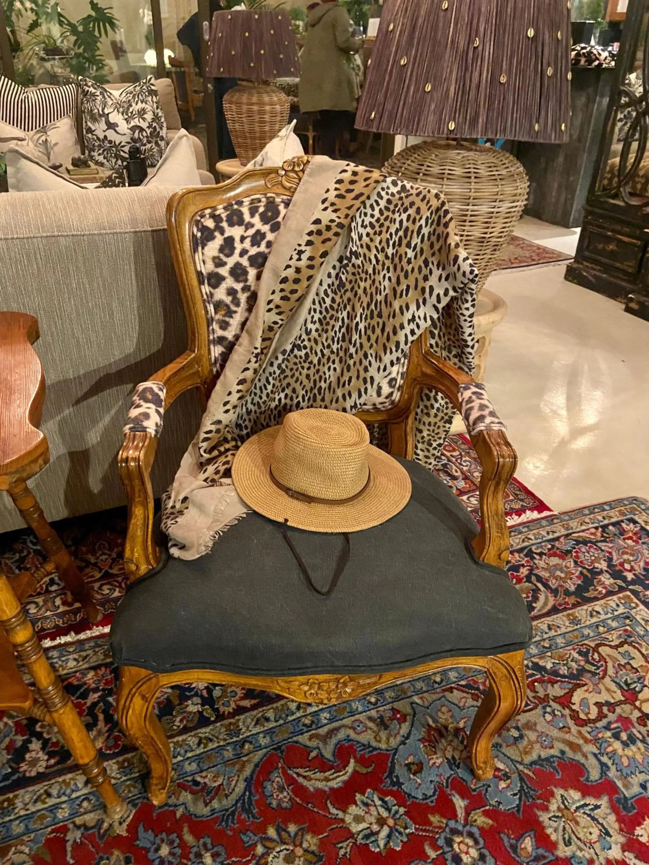 Living room in Safari Moon Luxury Bush Lodge