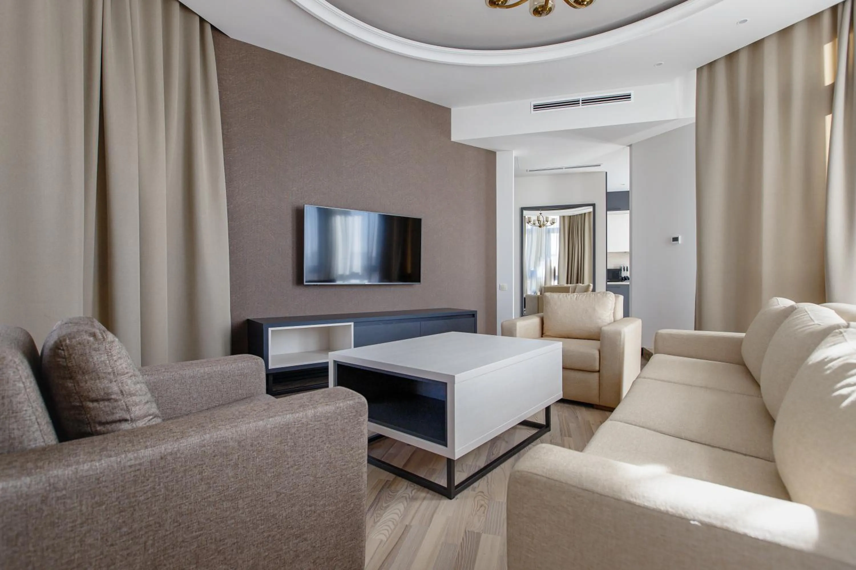 TV and multimedia in Hilltop North Avenue by Stellar Hotels, Yerevan