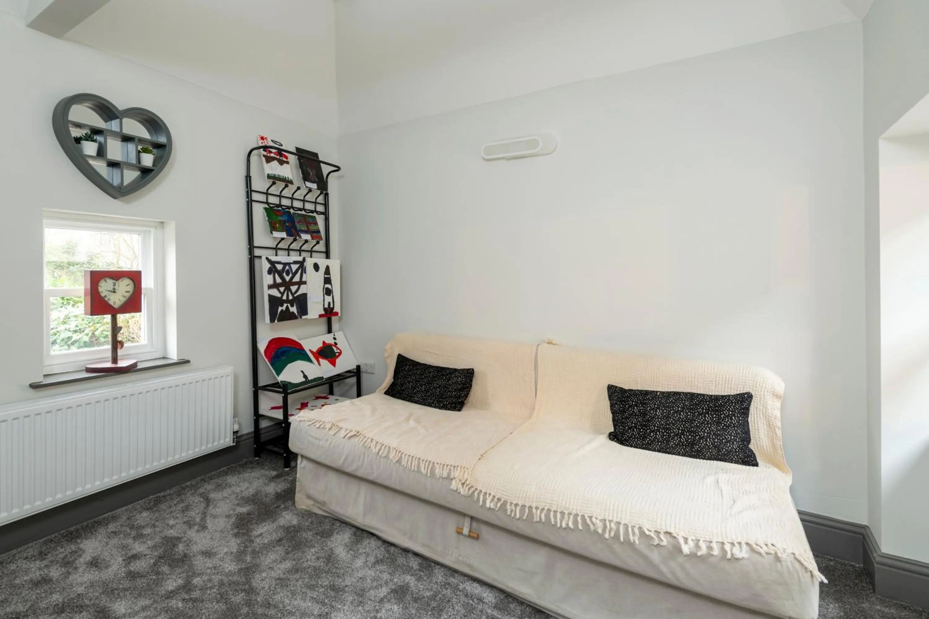 Living room, Bed in North Lodge