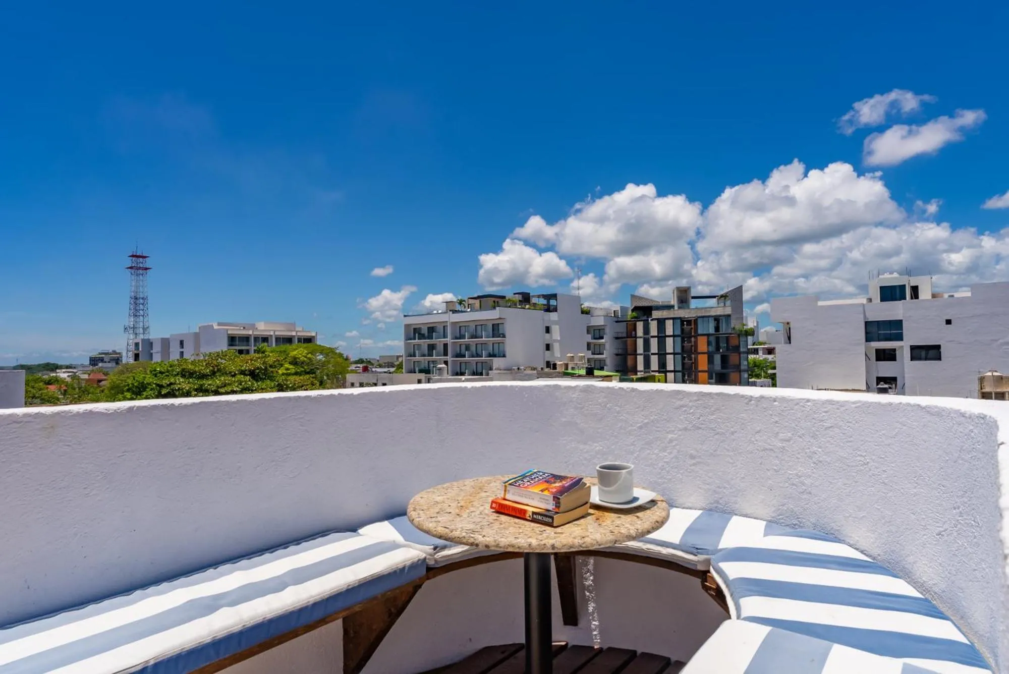 2 story PH heated jacuzzi close Beach 5th